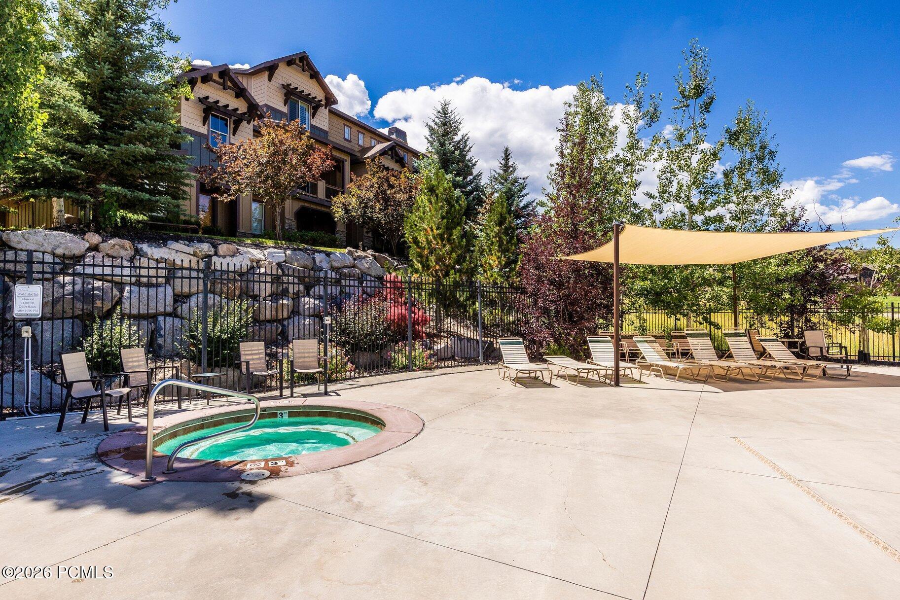 874 W Carving Edge Court
