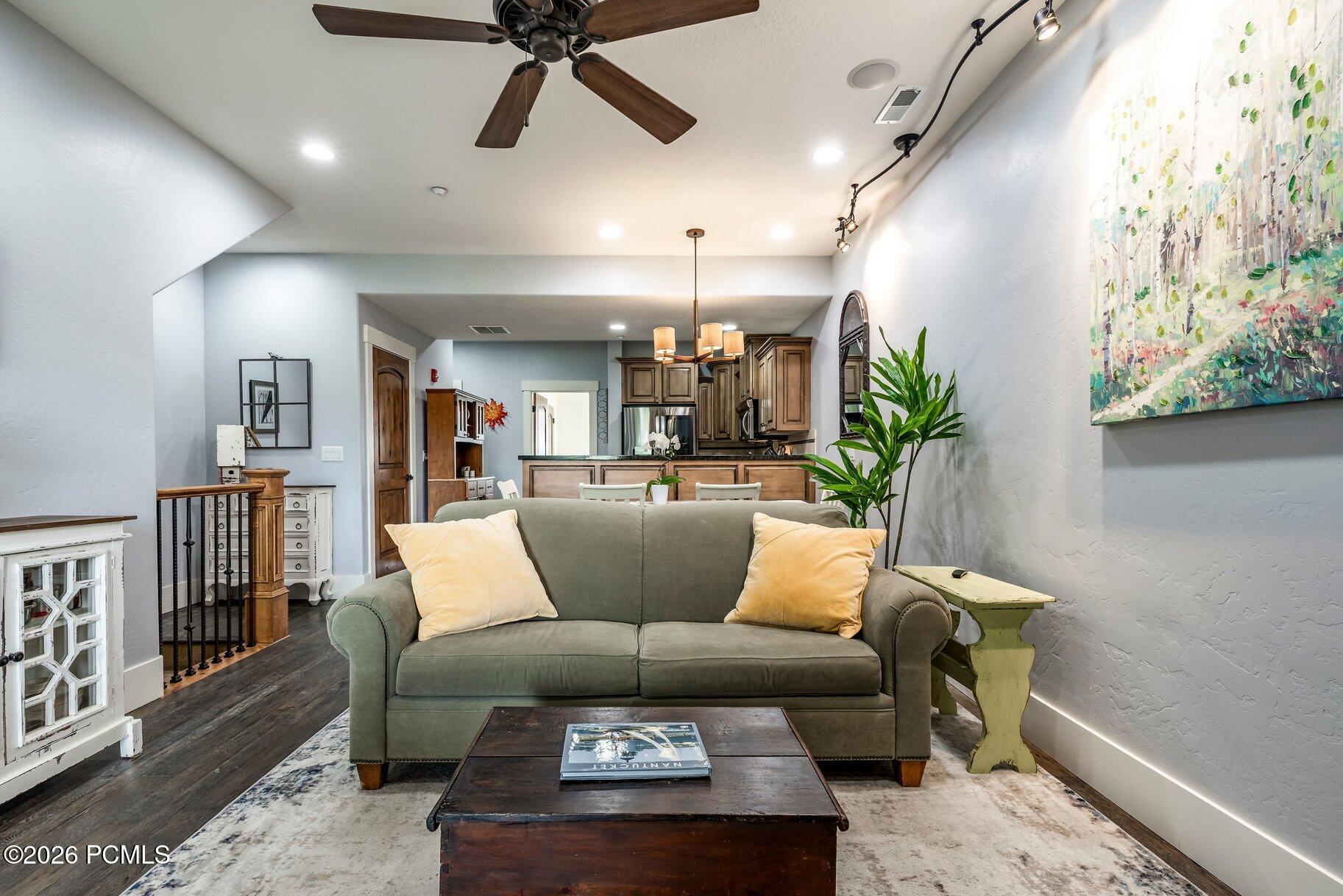 874 W Carving Edge Court