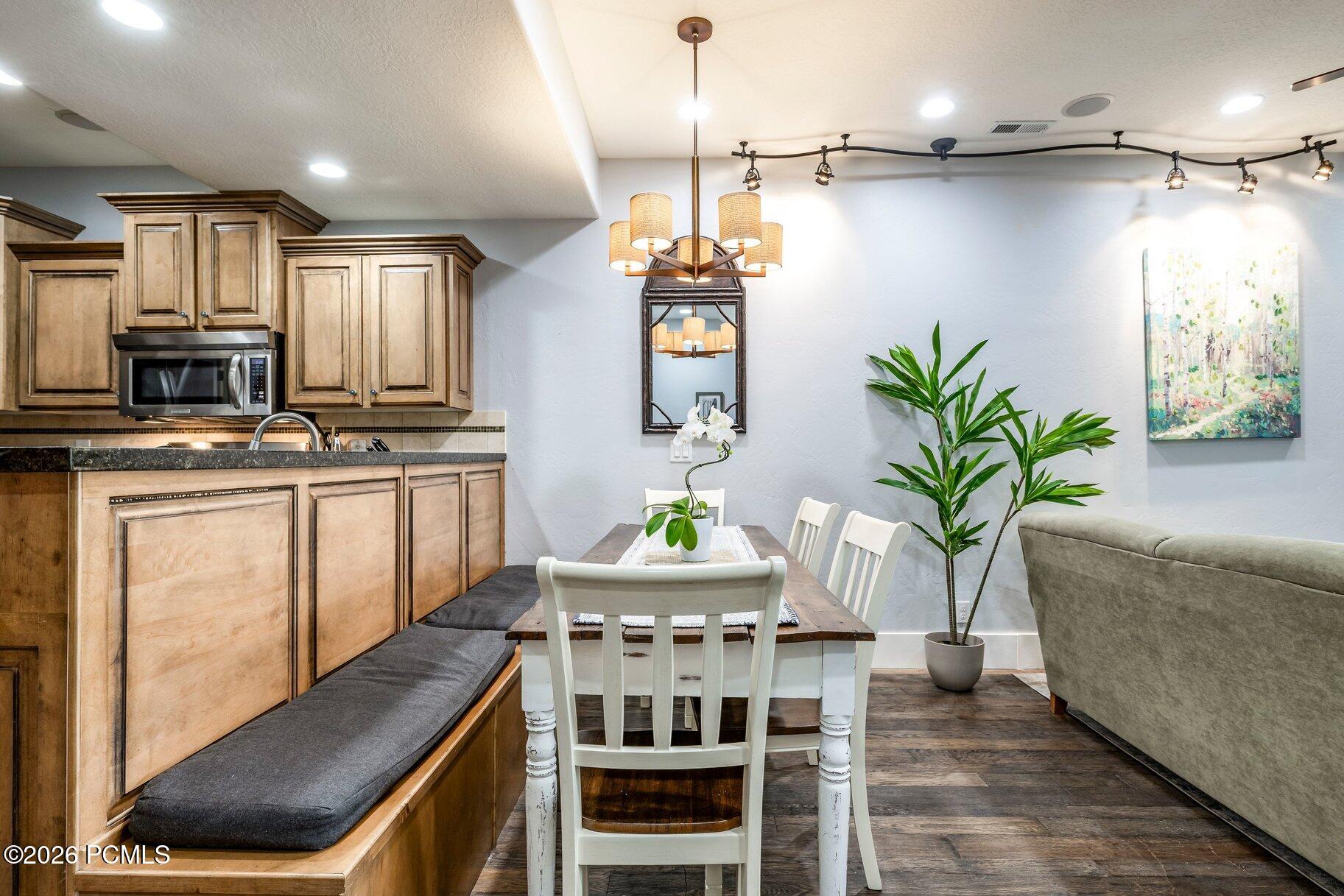 874 W Carving Edge Court
