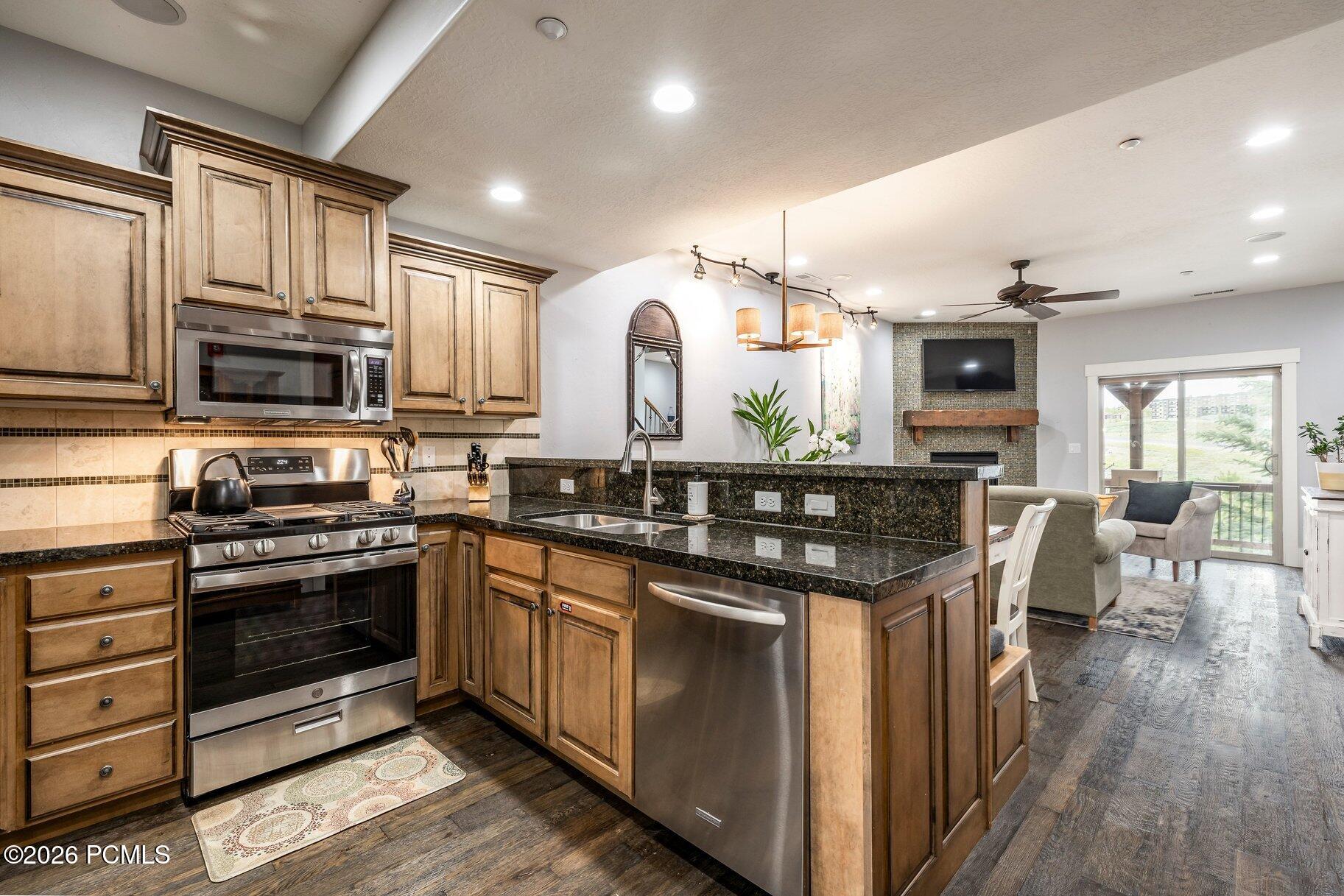 874 W Carving Edge Court
