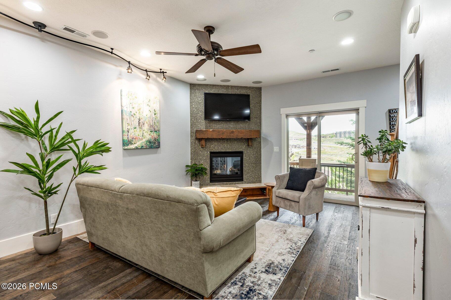 874 W Carving Edge Court
