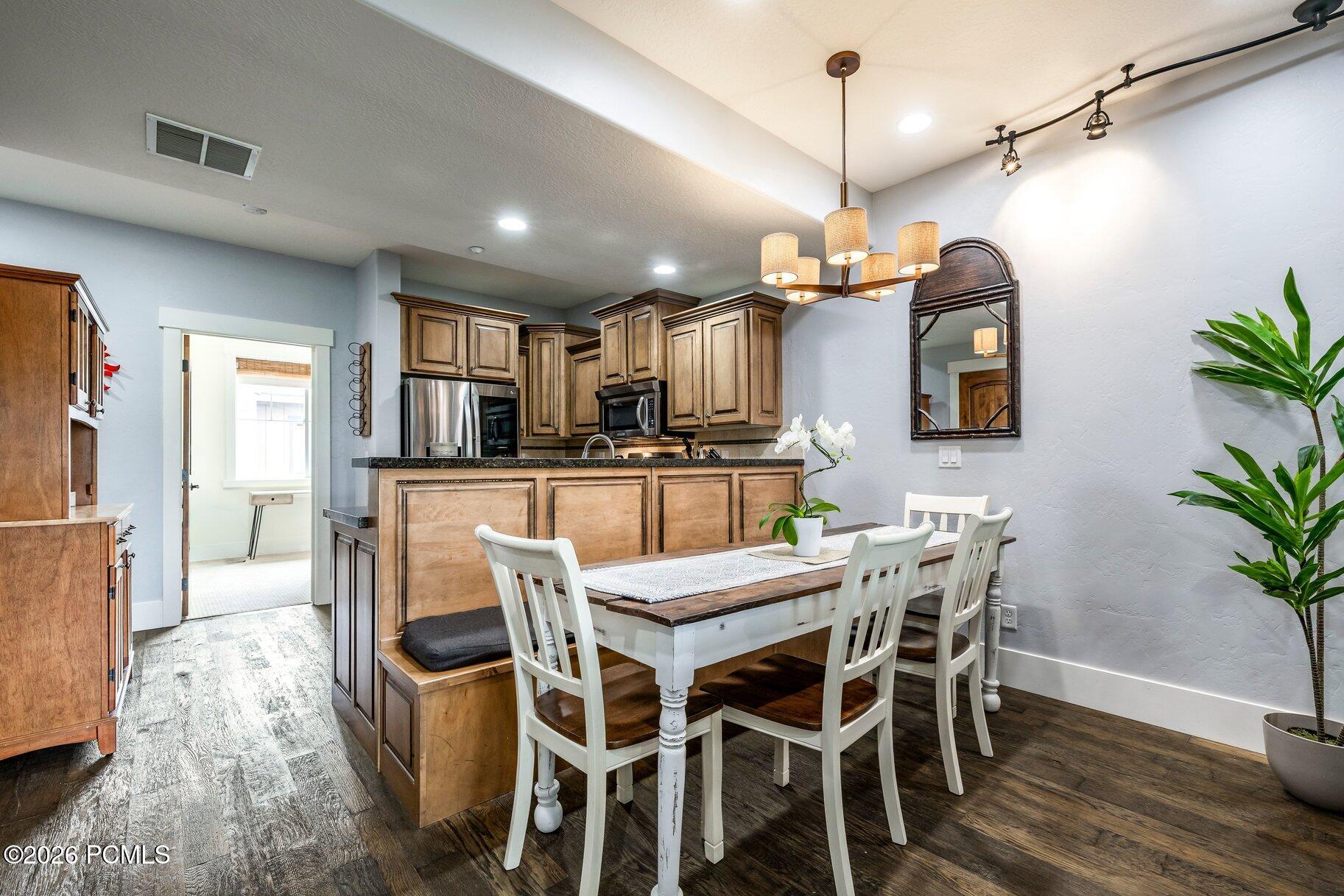 874 W Carving Edge Court