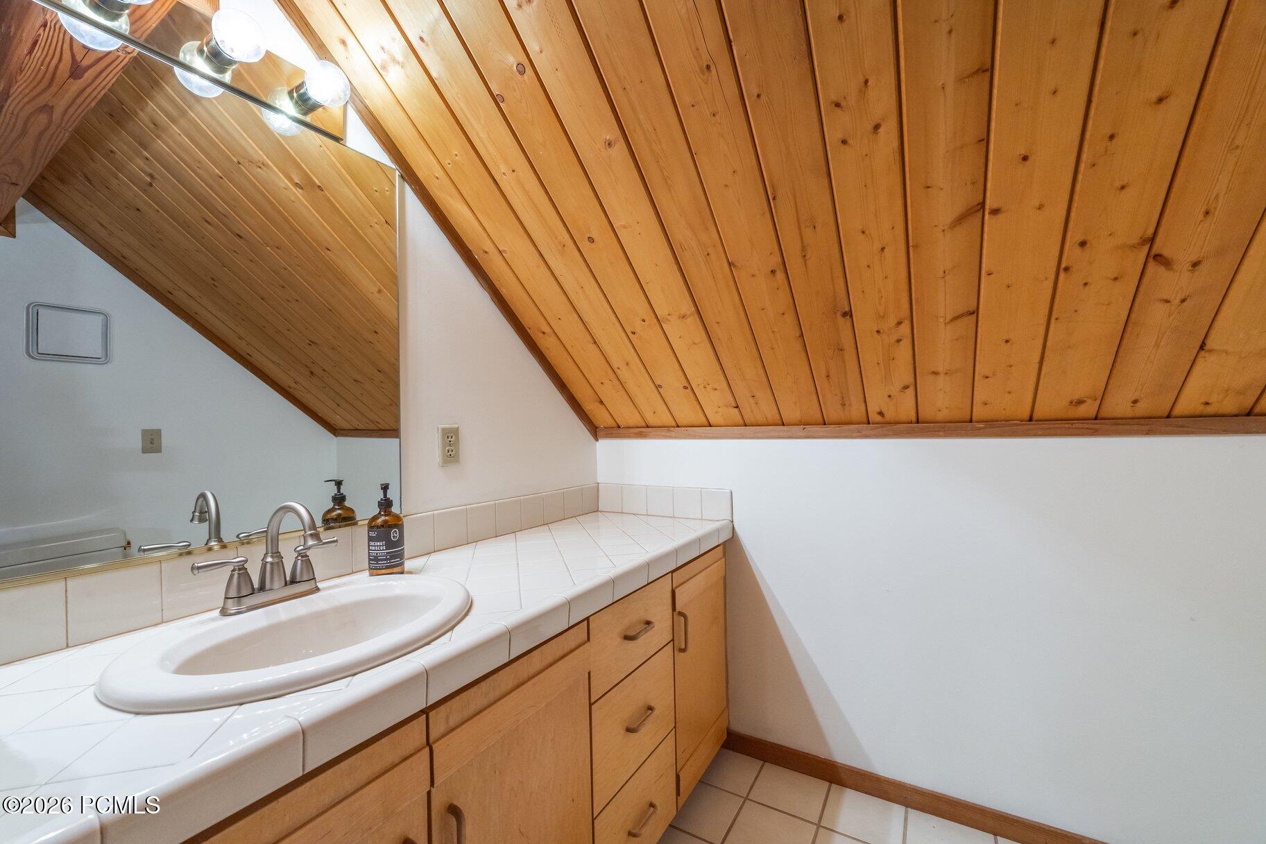 1226 Moray Court
