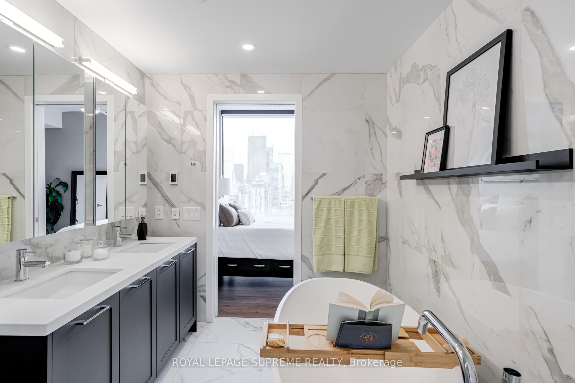 #2406 - 55 Ontario Street, Toronto Unit: 2406