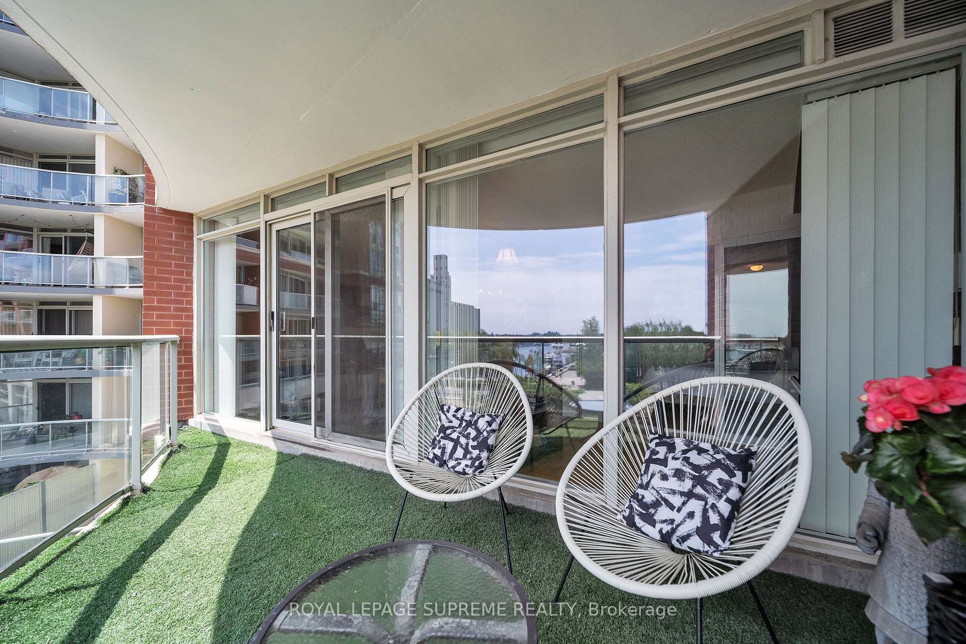 550 Queens Quay W 416, Toronto C01 Unit: 416
