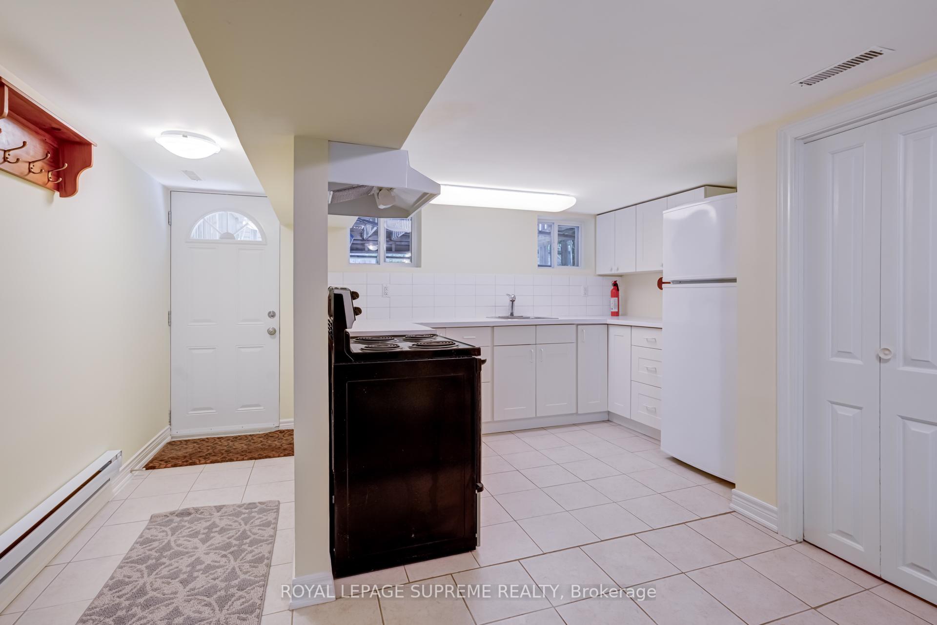#Lower - 66 Kenwood Avenue, Toronto Unit: Lower