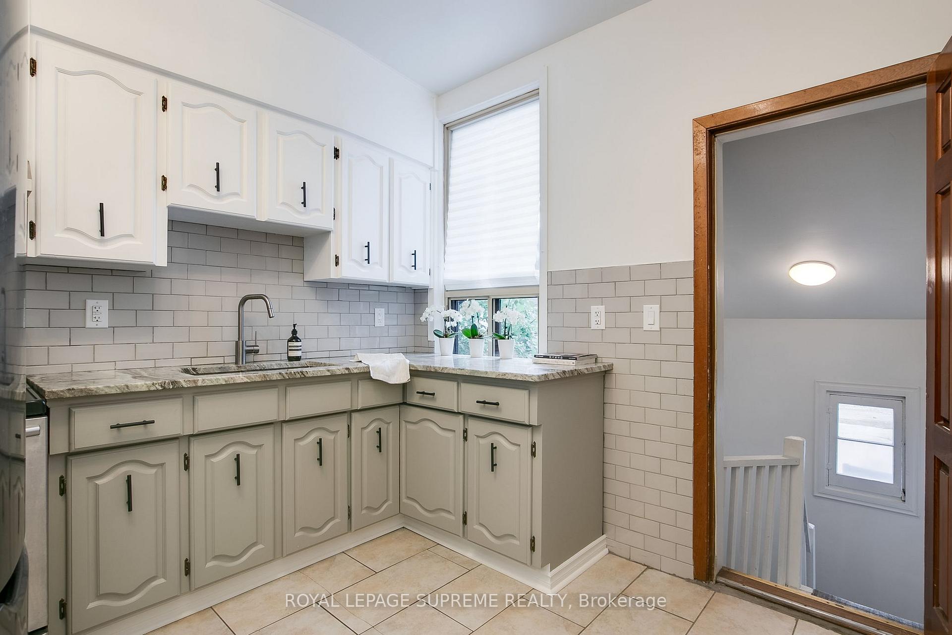 255 Howland Avenue Main, Toronto C02 Unit: Main