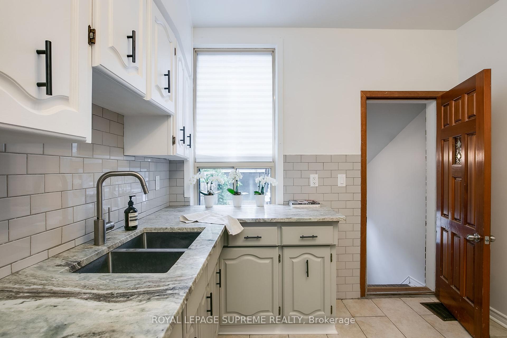 255 Howland Avenue Main, Toronto C02 Unit: Main