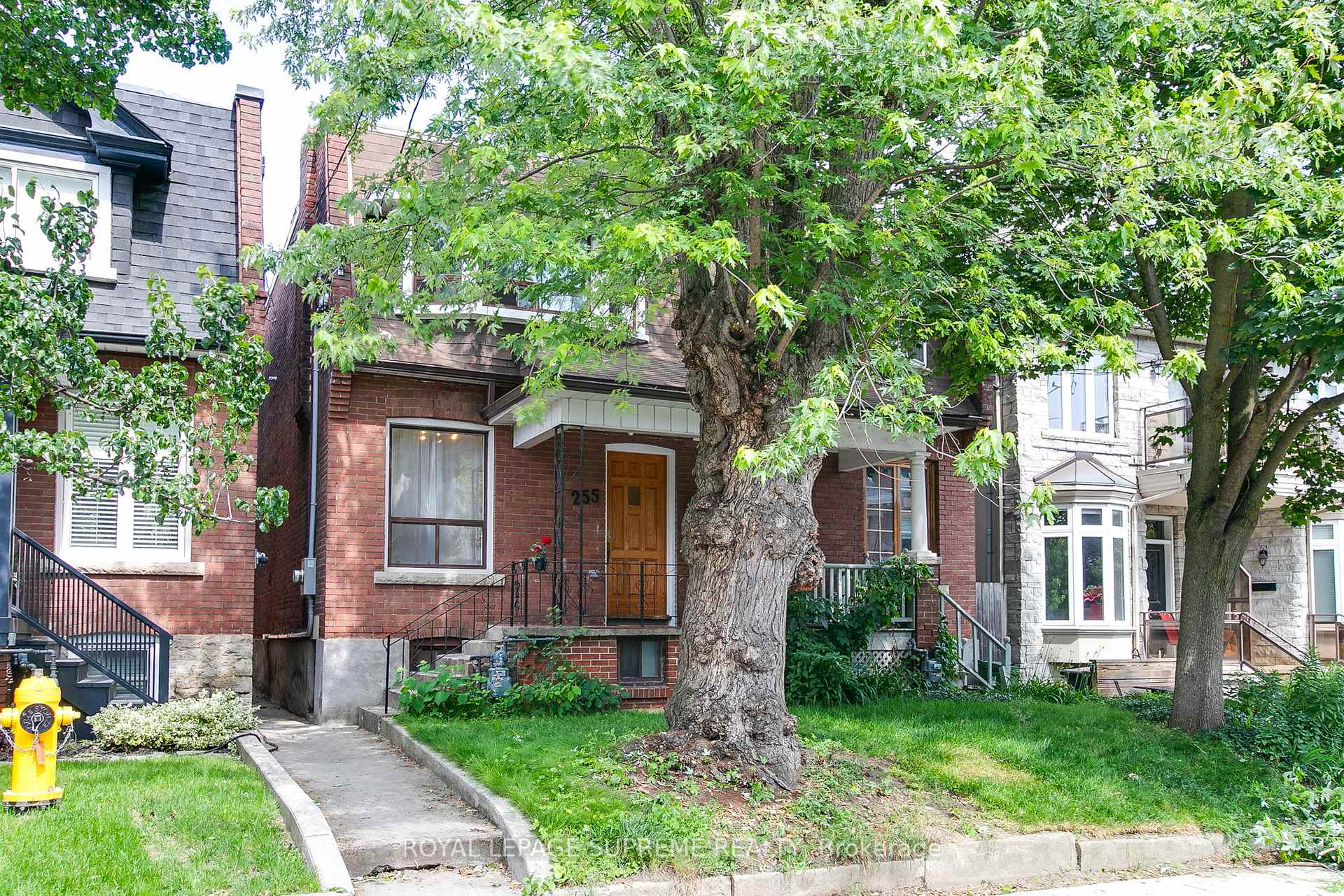 255 Howland Avenue Main, Toronto C02 Unit: Main