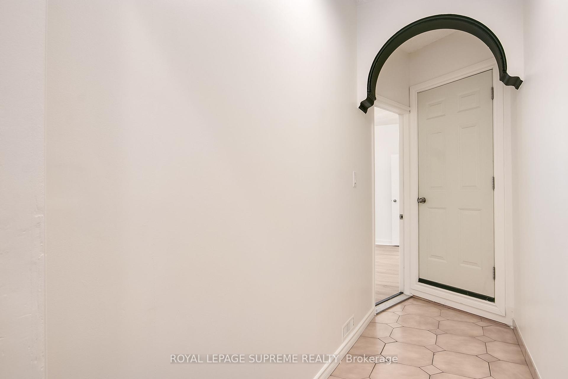 255 Howland Avenue Main, Toronto C02 Unit: Main