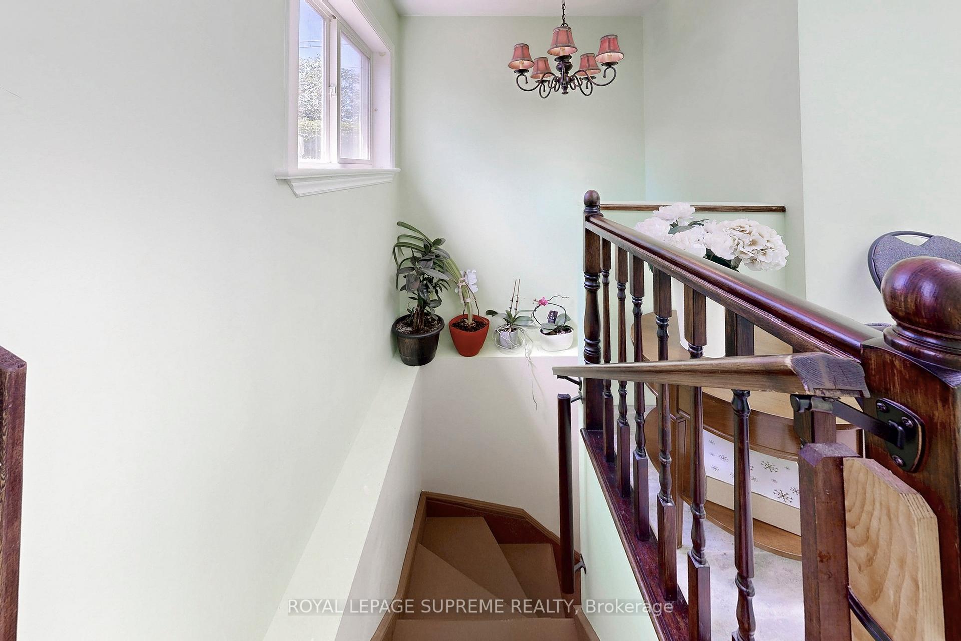 354 W Winona Drive, Toronto C03
