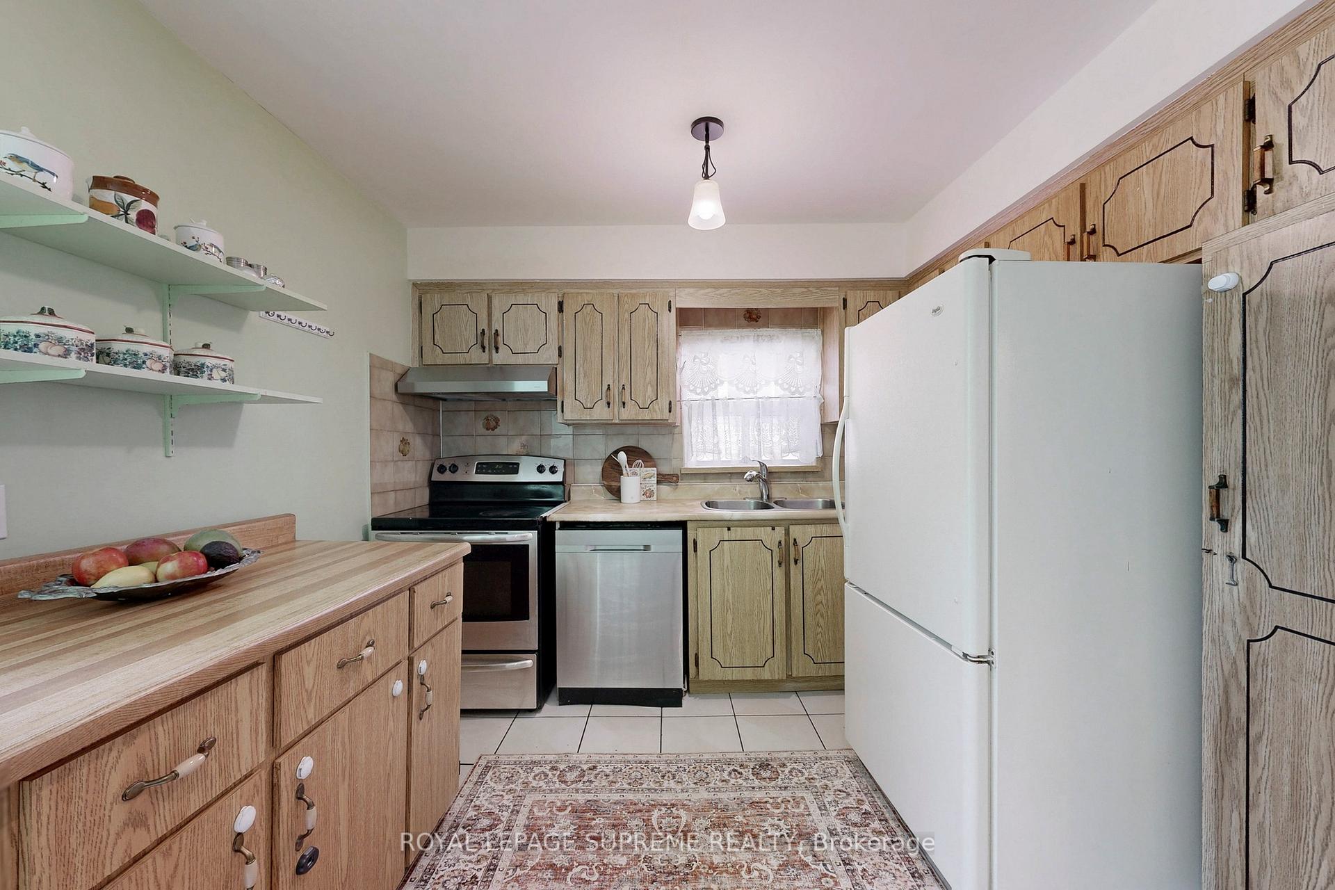 354 W Winona Drive, Toronto C03