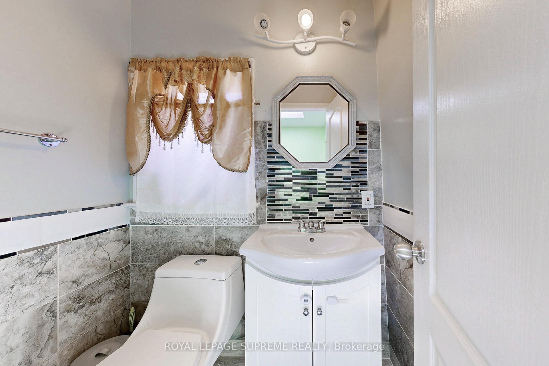 354 W Winona Drive, Toronto C03