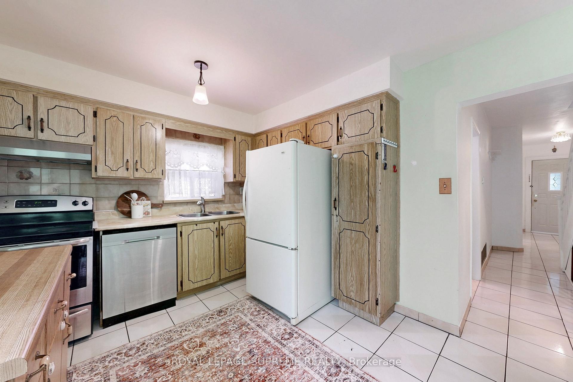 354 W Winona Drive, Toronto C03