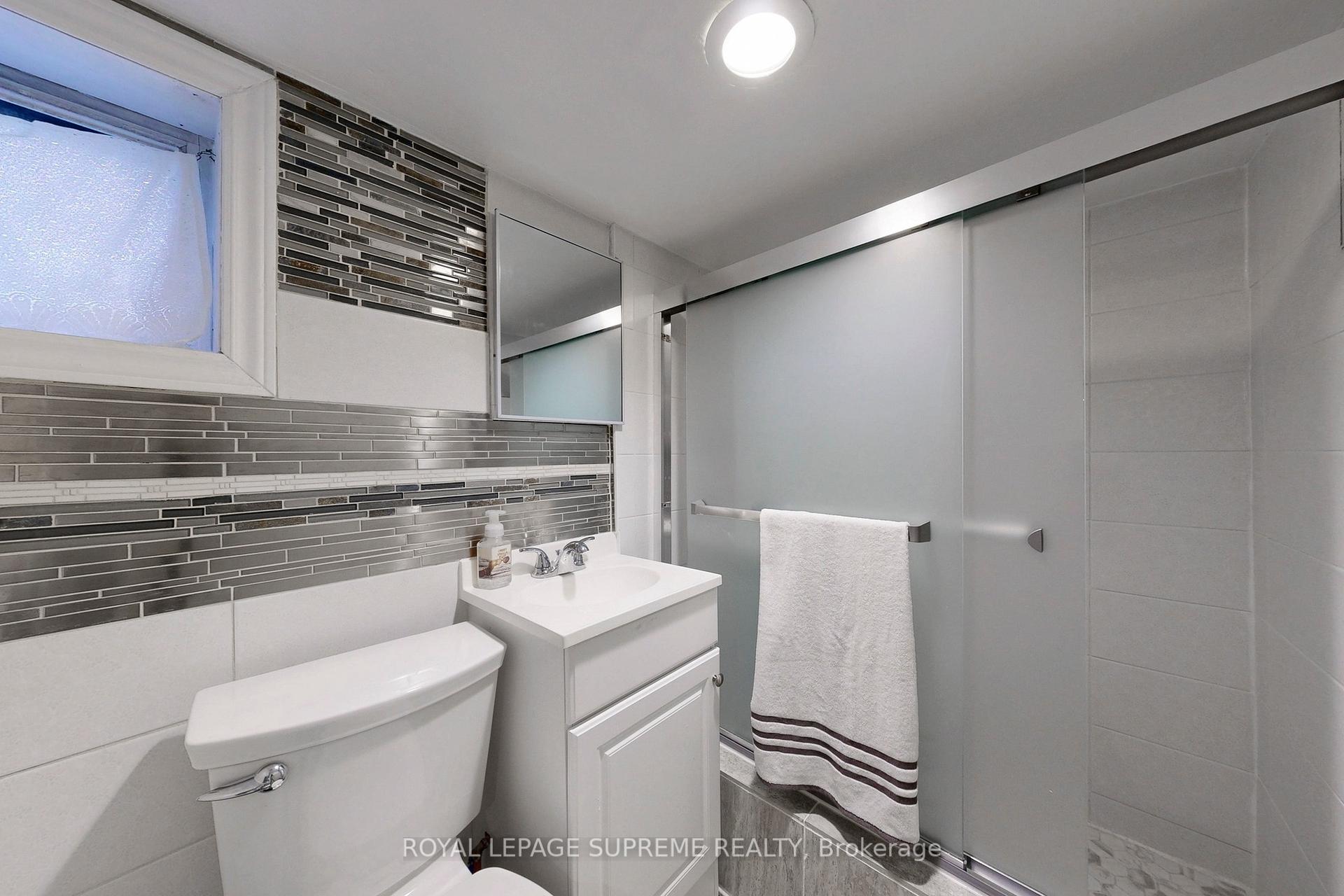 354 W Winona Drive, Toronto C03