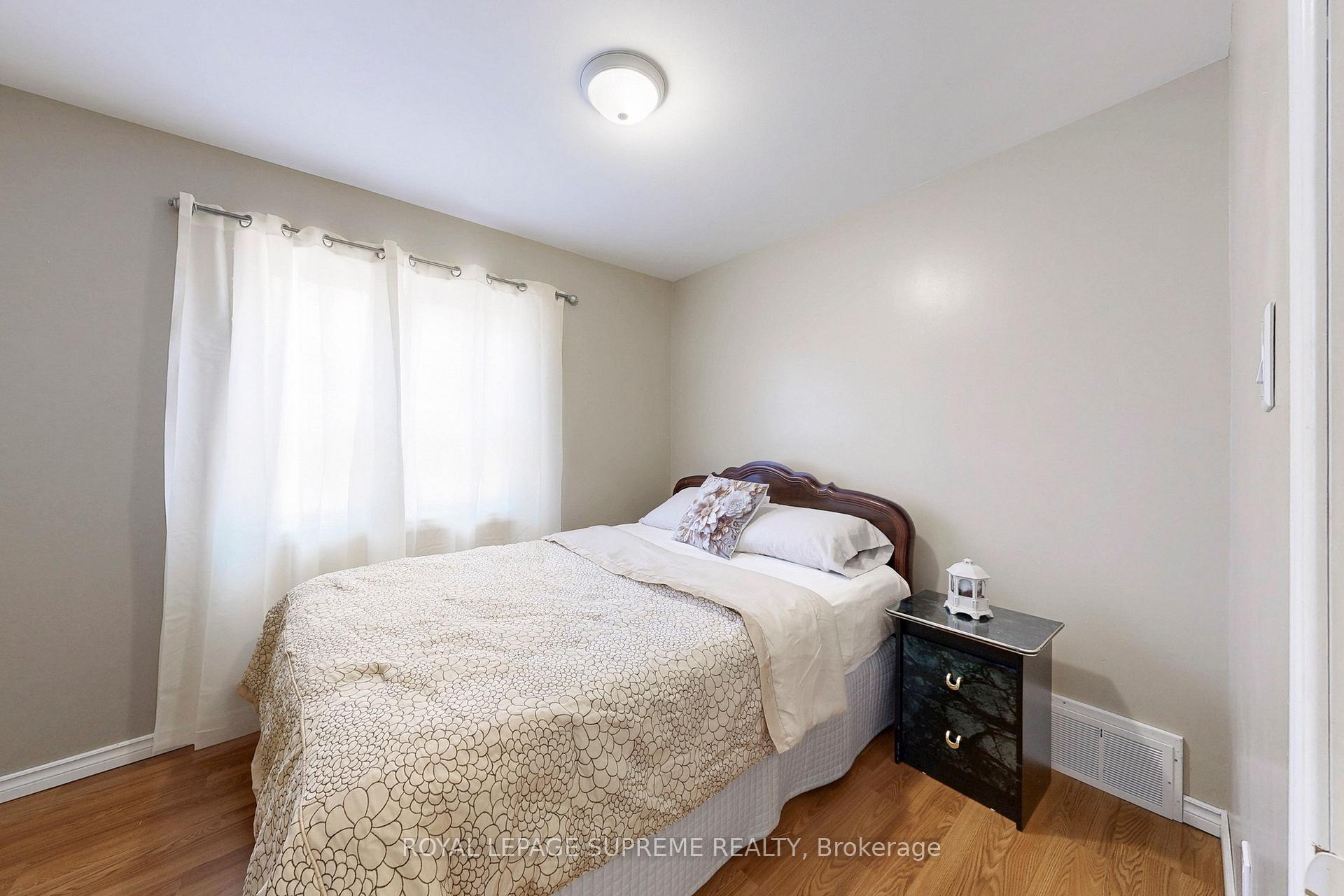 354 W Winona Drive, Toronto C03