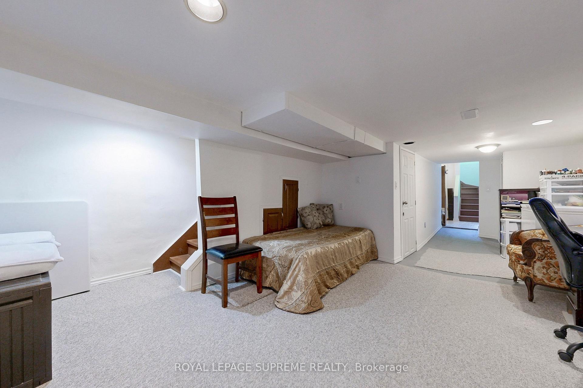 354 W Winona Drive, Toronto C03