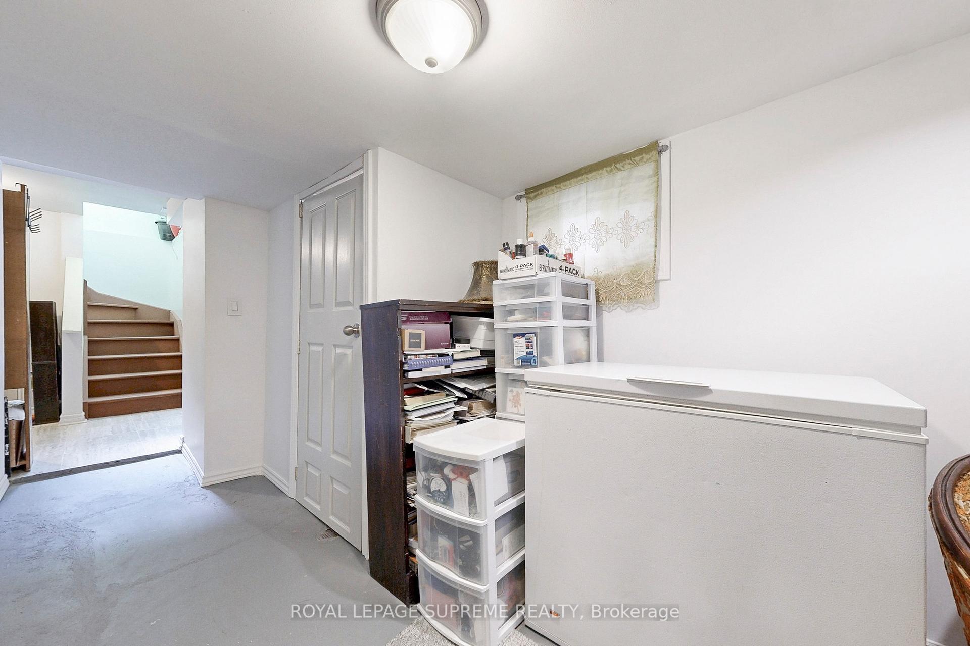 354 W Winona Drive, Toronto C03