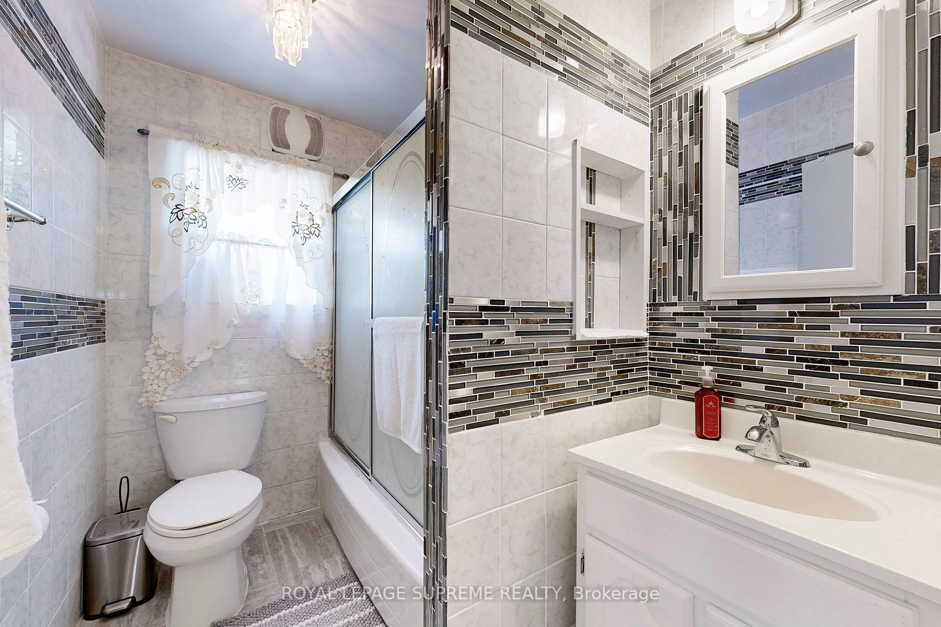 354 W Winona Drive, Toronto C03