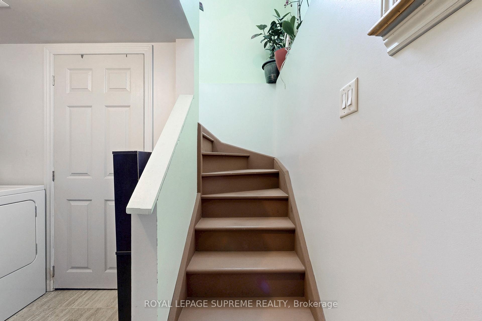 354 W Winona Drive, Toronto C03