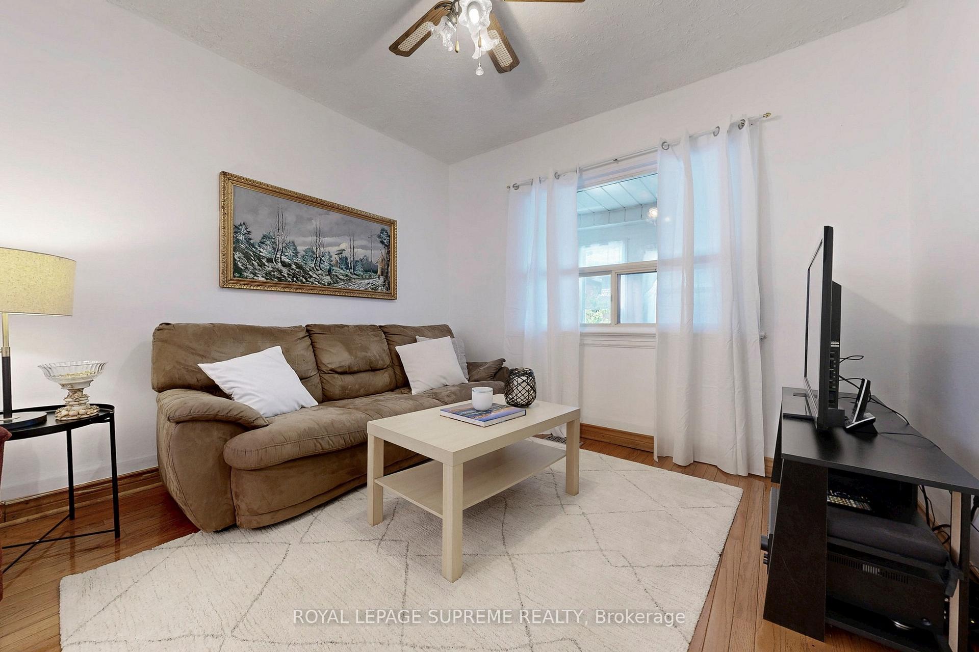 354 W Winona Drive, Toronto C03