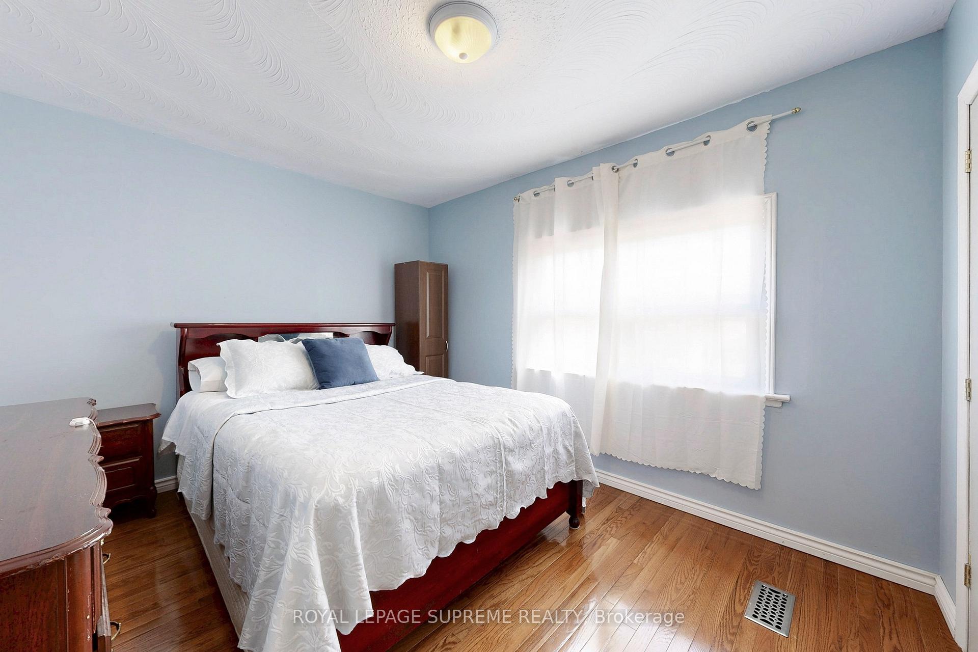 354 W Winona Drive, Toronto C03