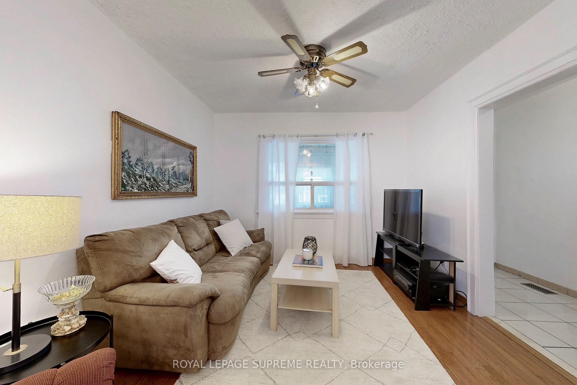354 W Winona Drive, Toronto C03