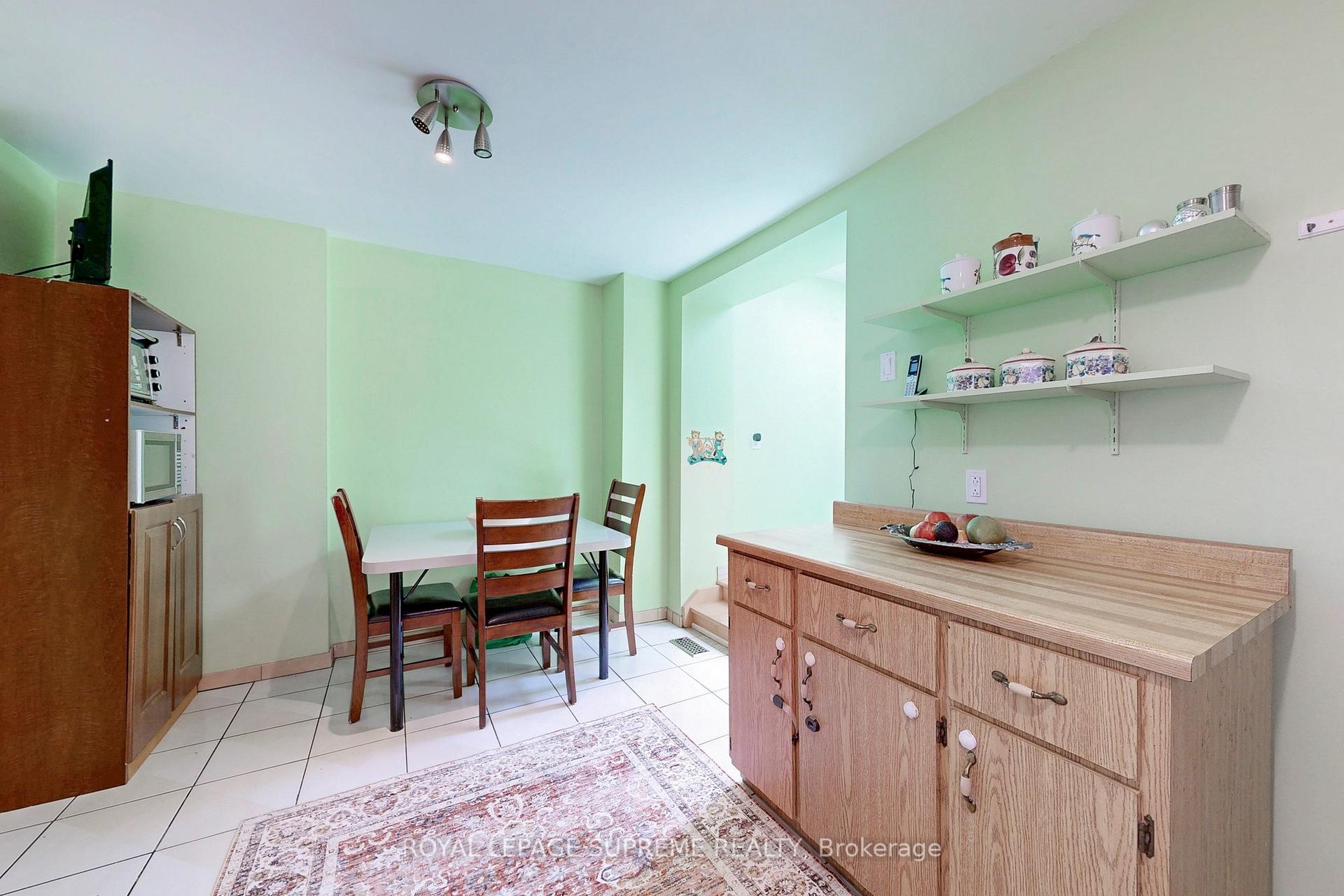 354 W Winona Drive, Toronto C03