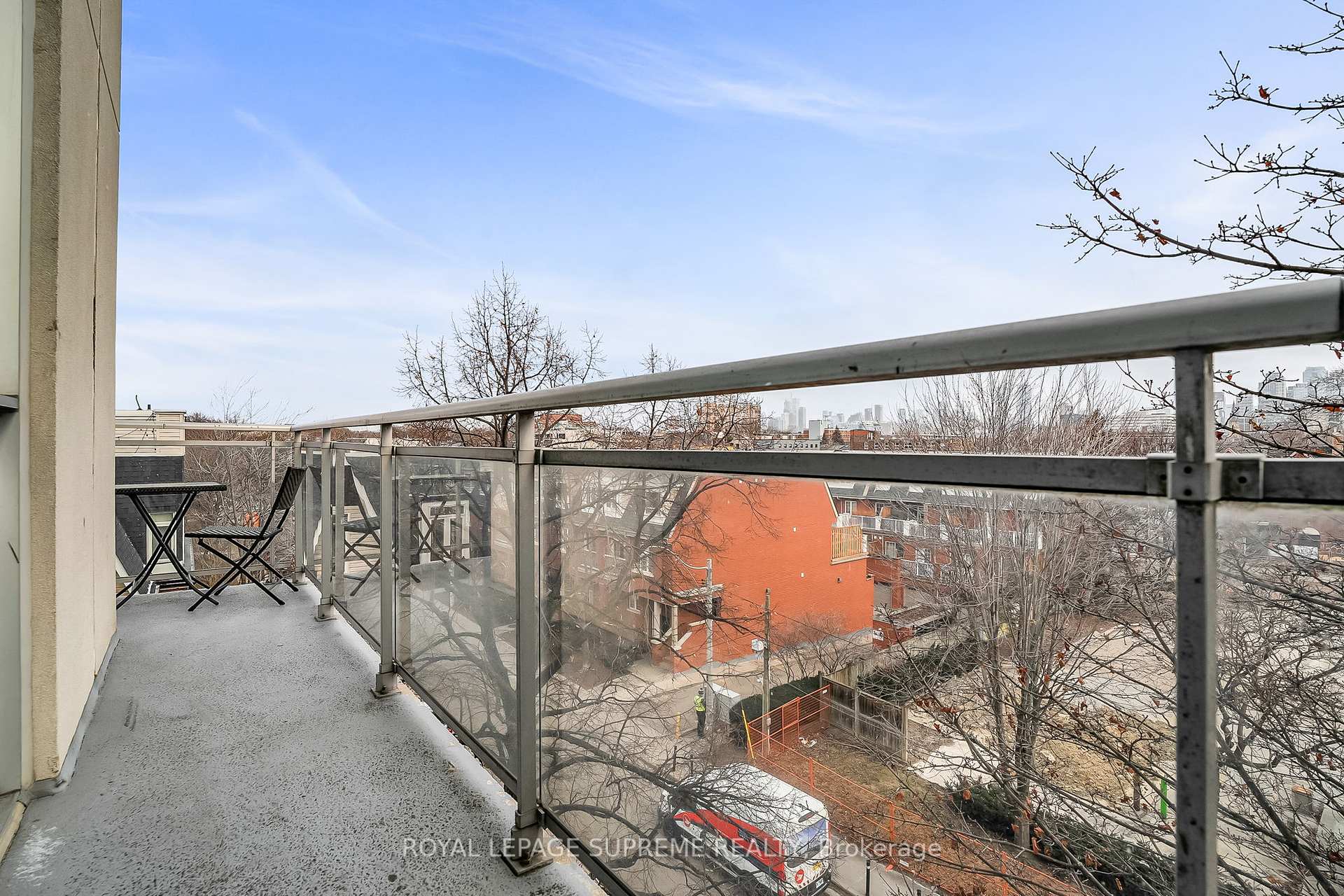 954 King Street W 516