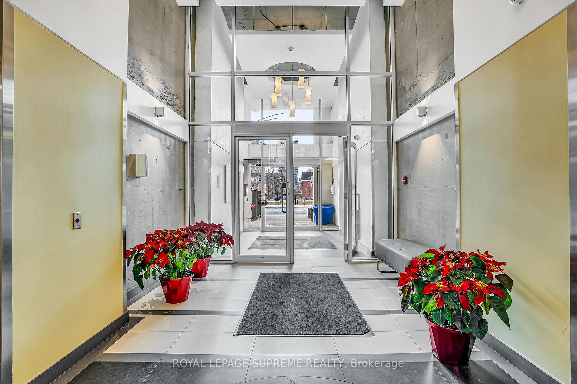 954 King Street W 516