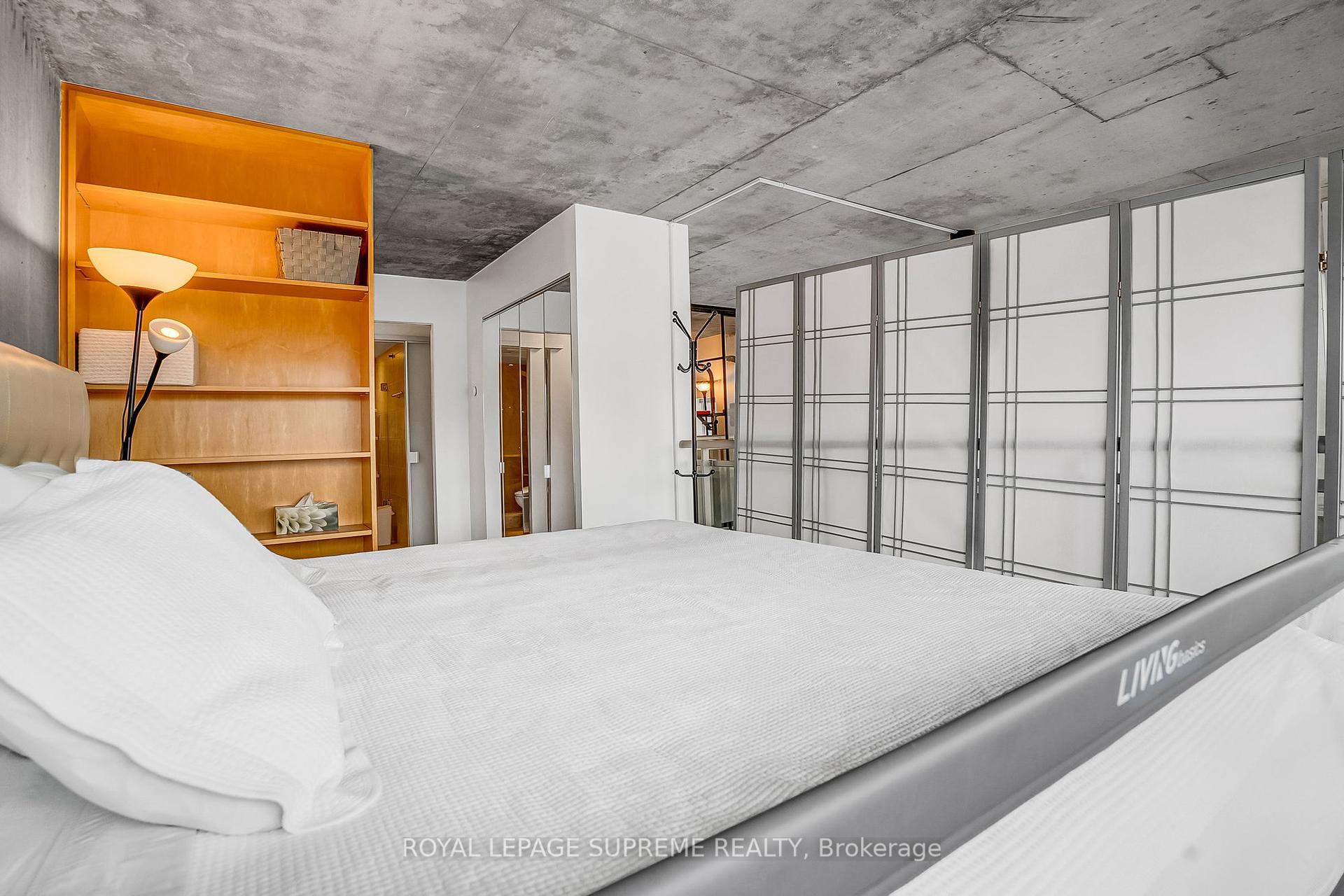 954 King Street W 516