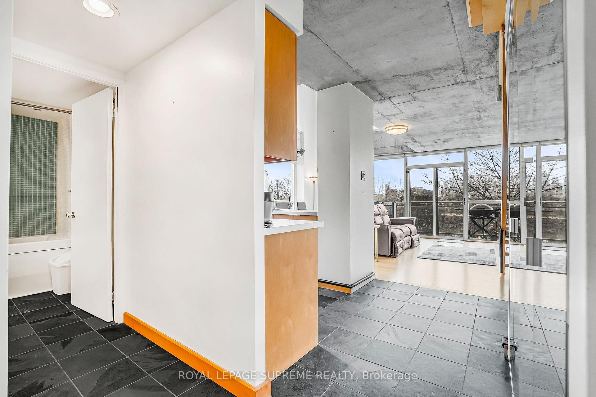 954 King Street W 516