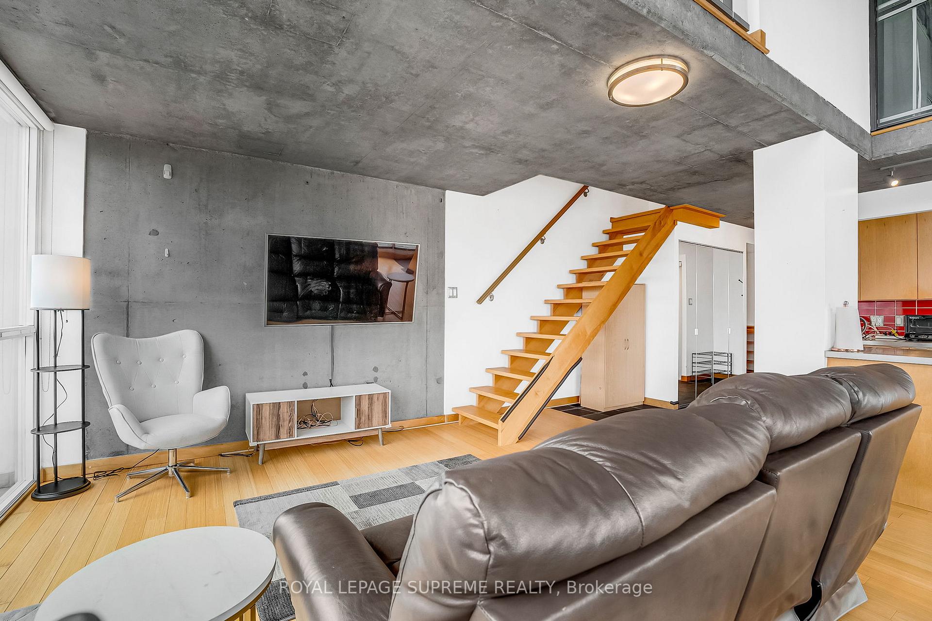 954 King Street W 516