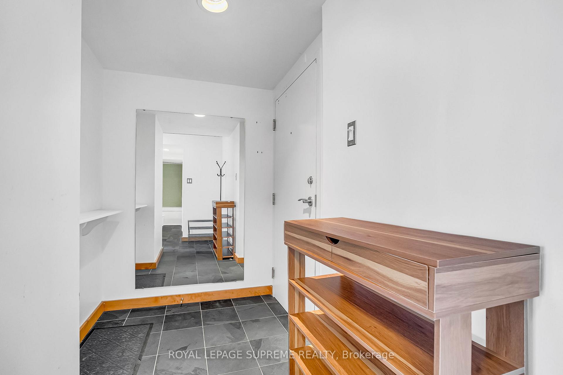 954 King Street W 516