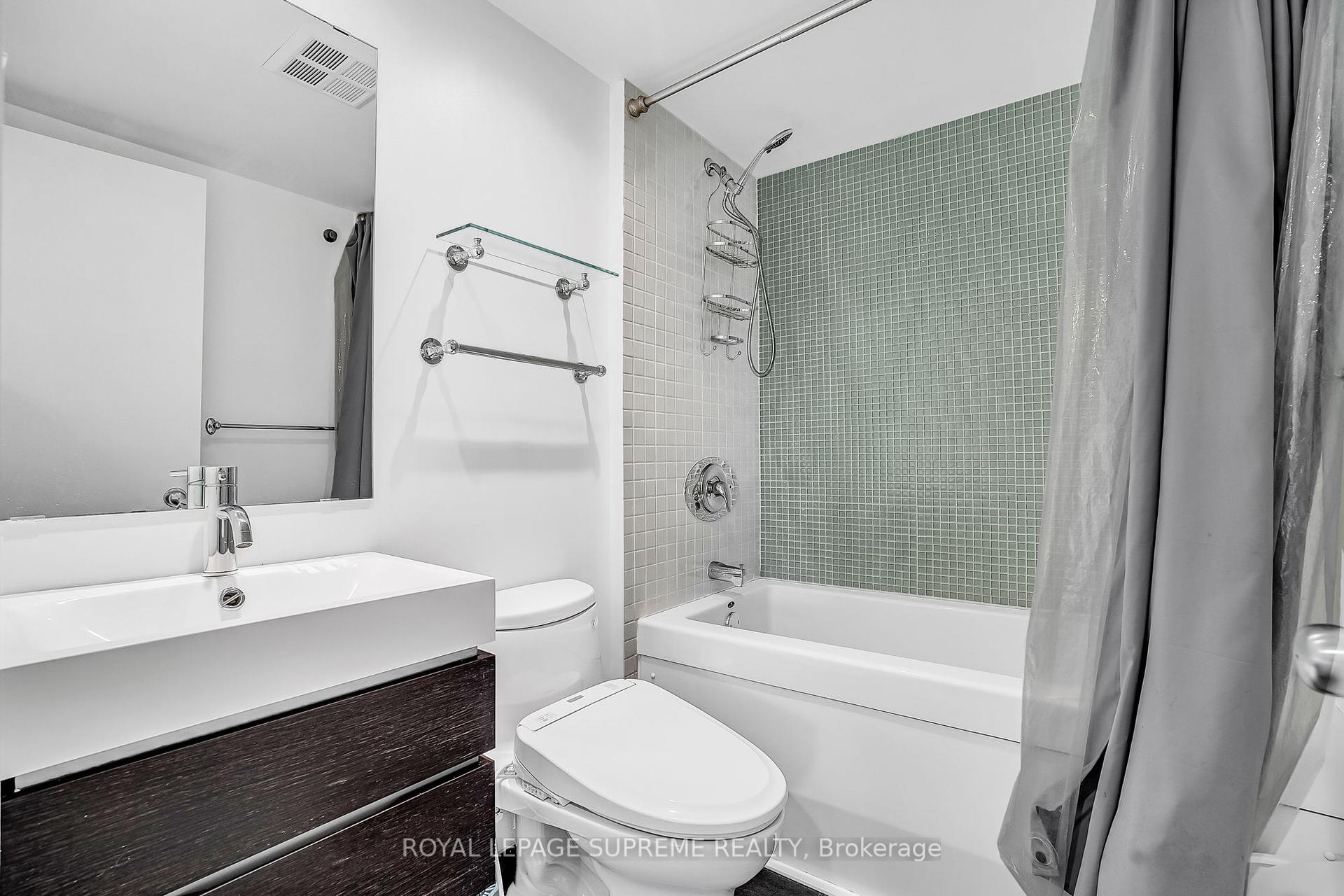 954 King Street W 516