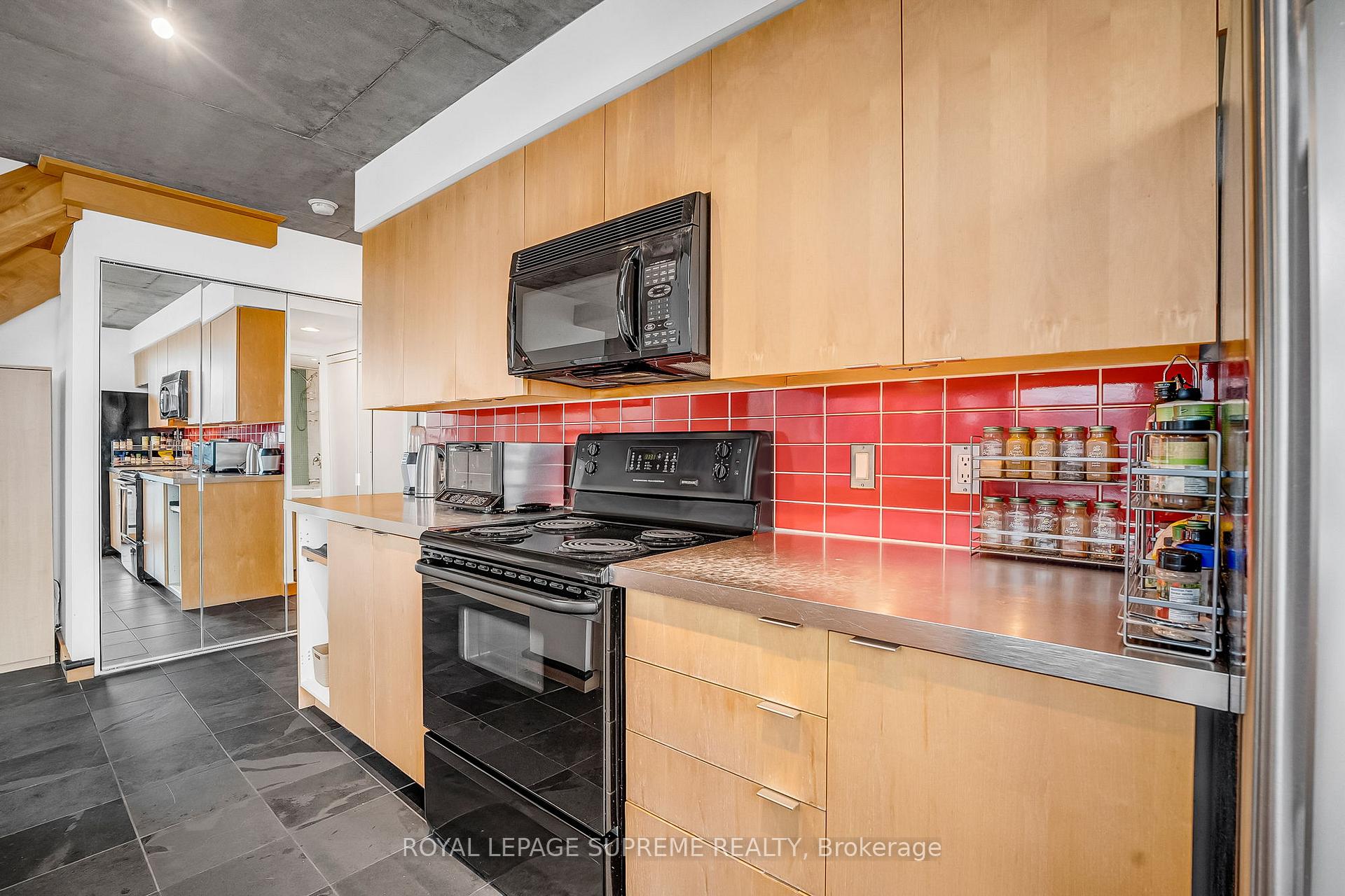 954 King Street W 516