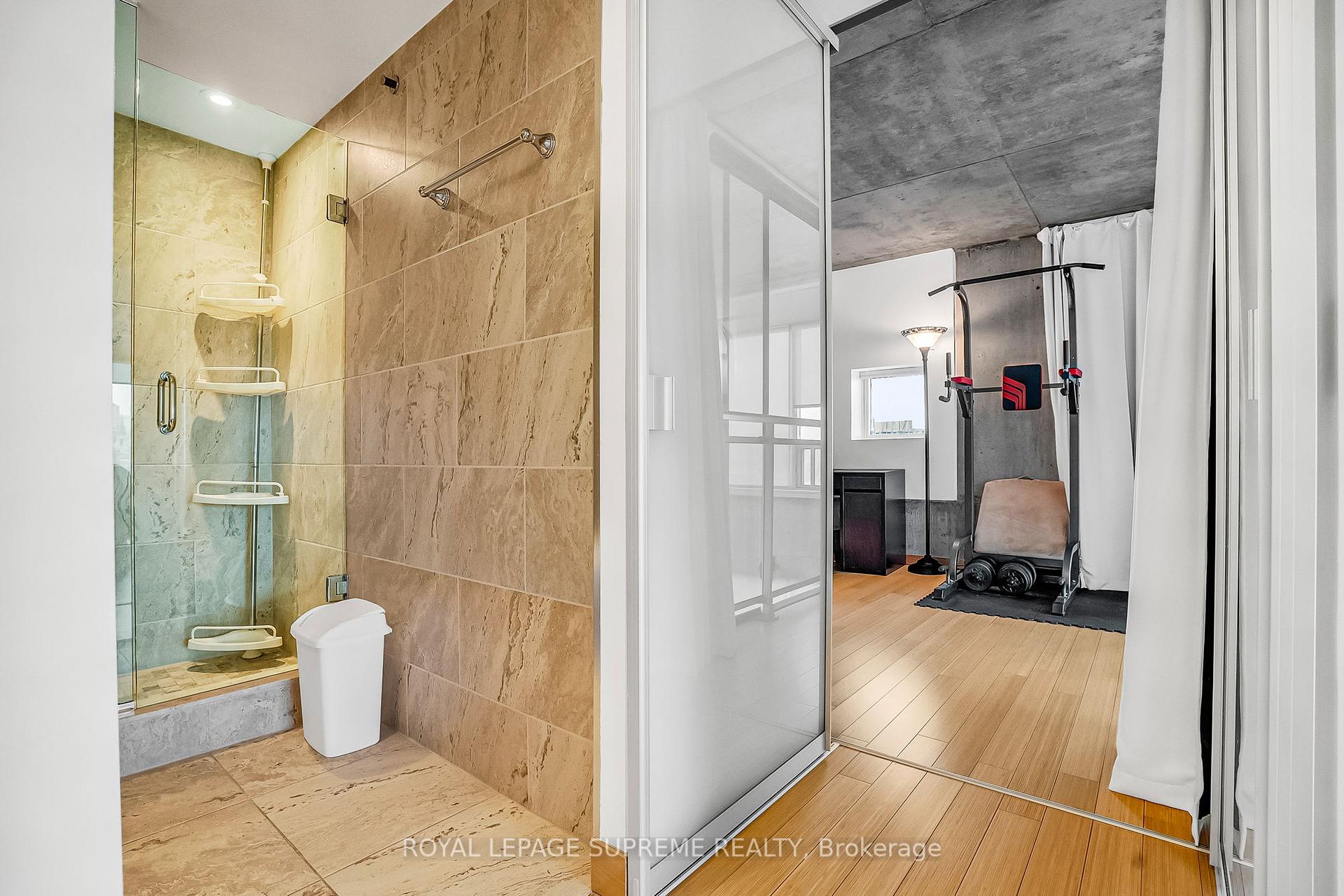 954 King Street W 516