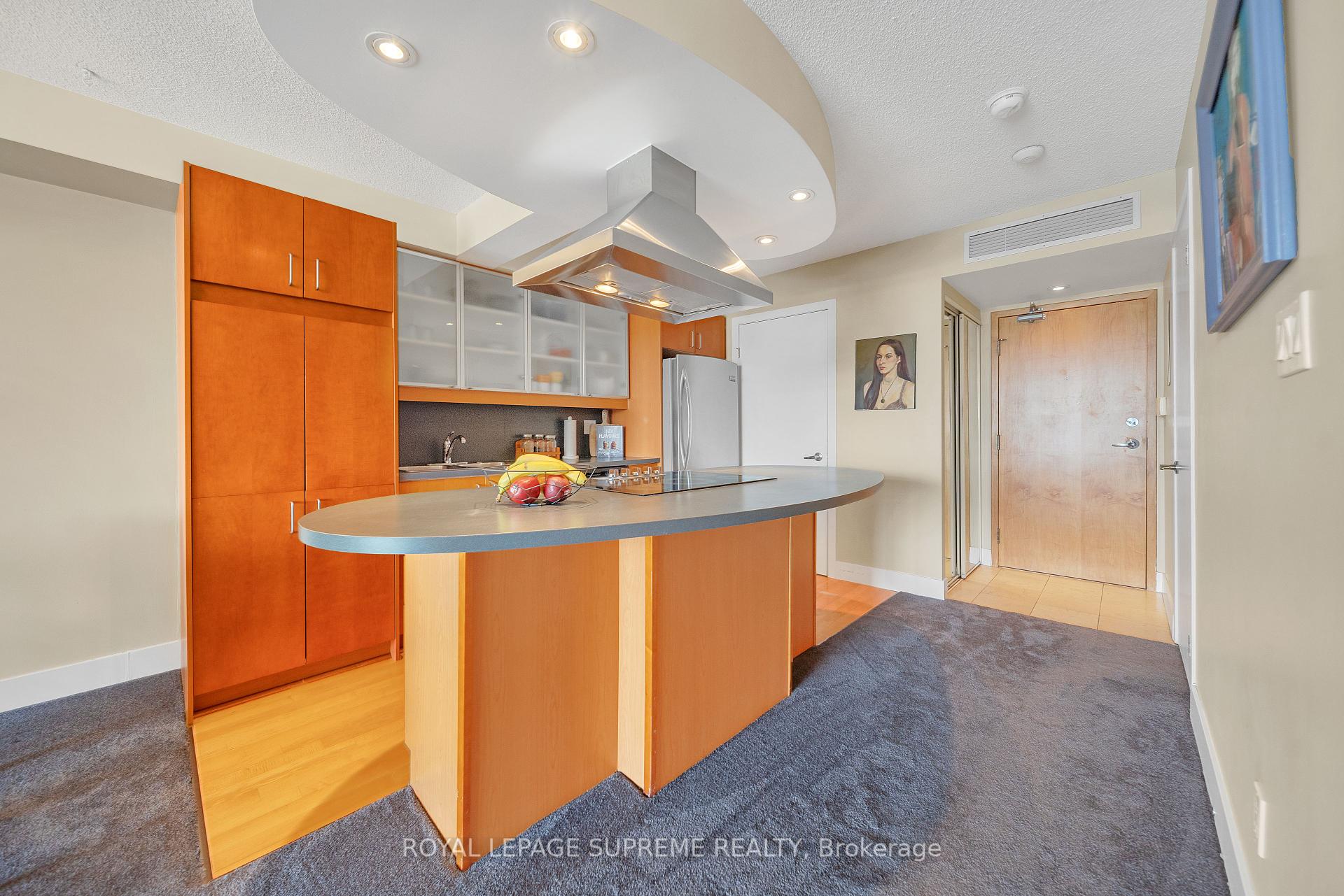 550 Queens Quay W 416