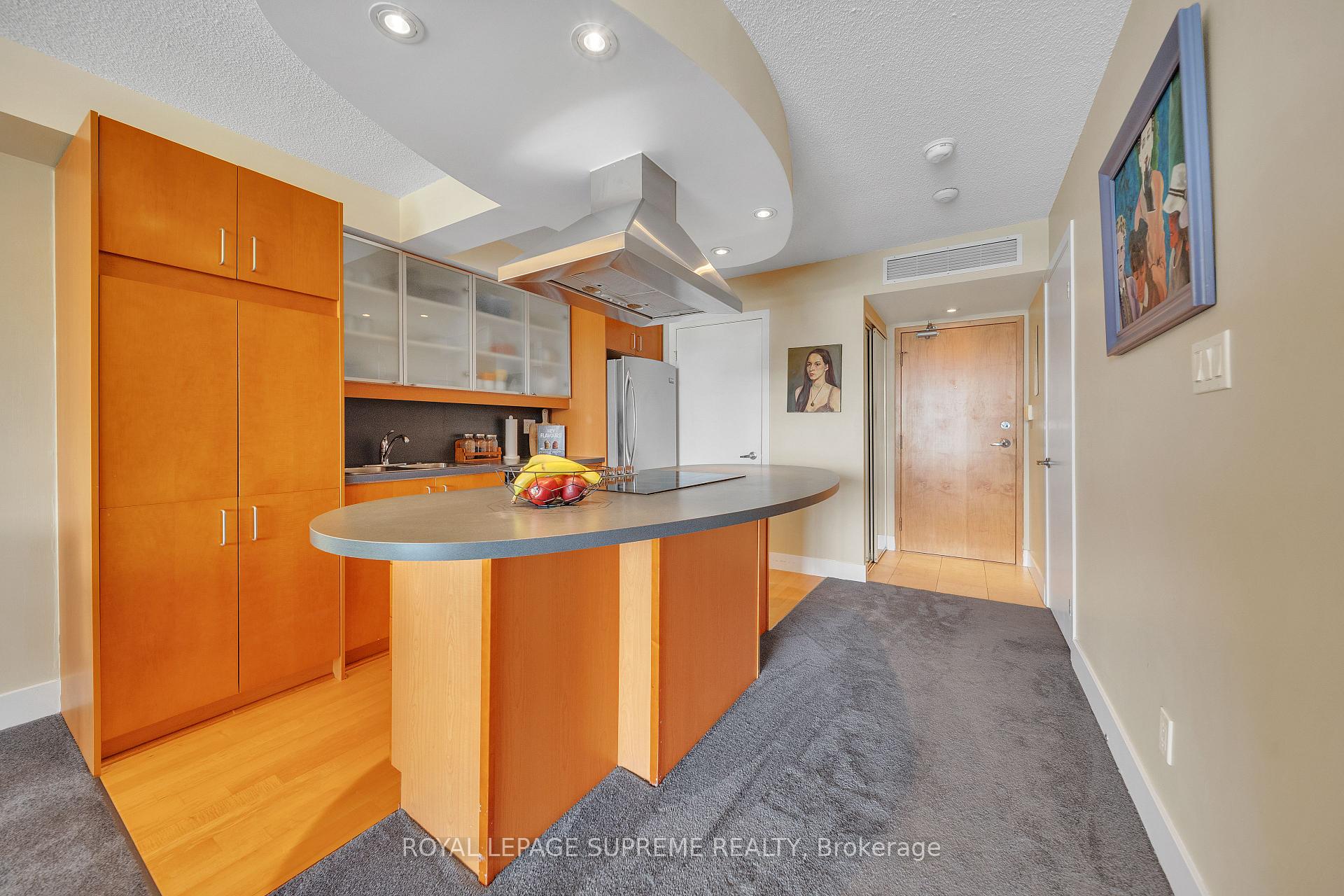 550 Queens Quay W 416