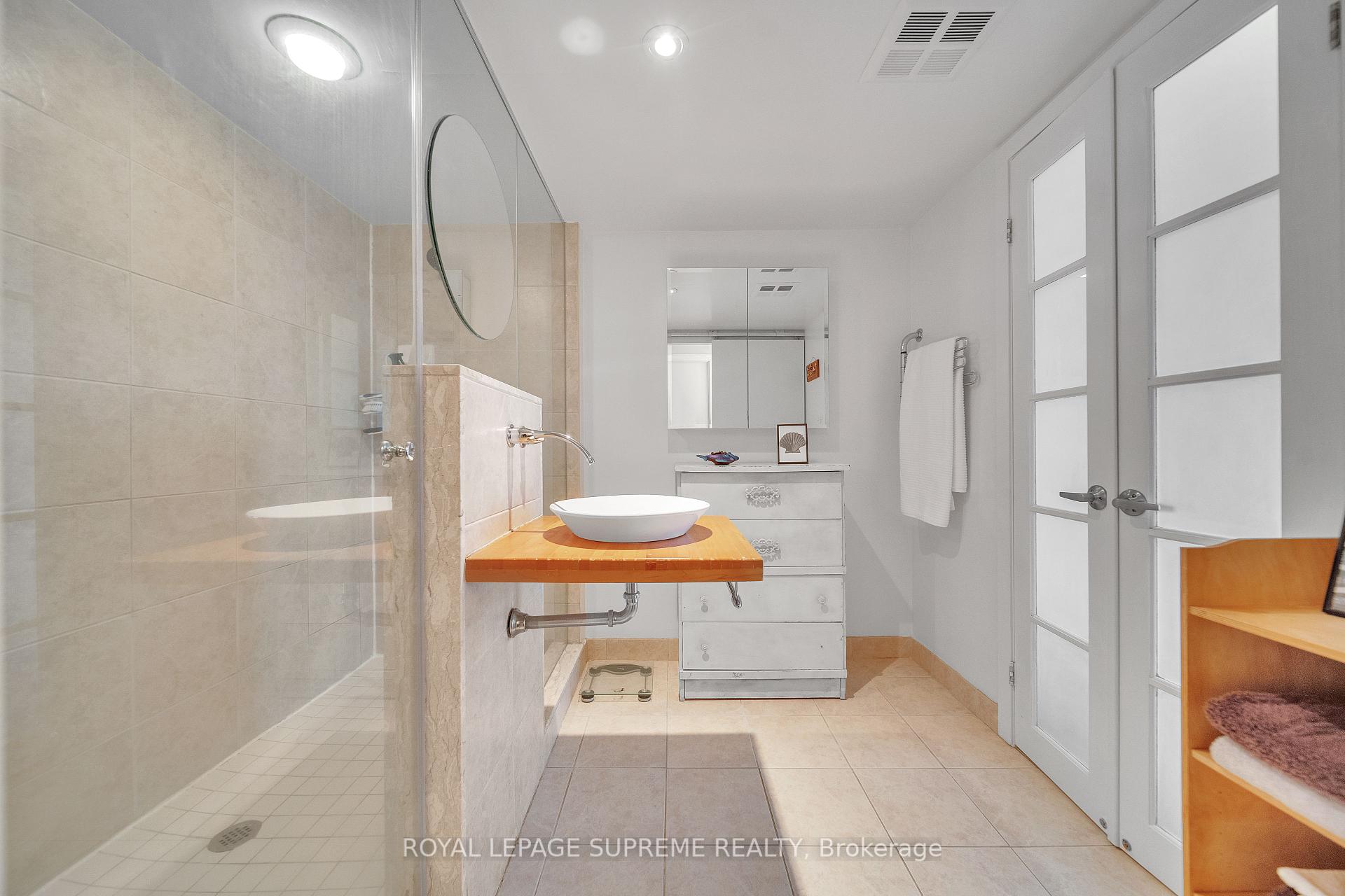 550 Queens Quay W 416