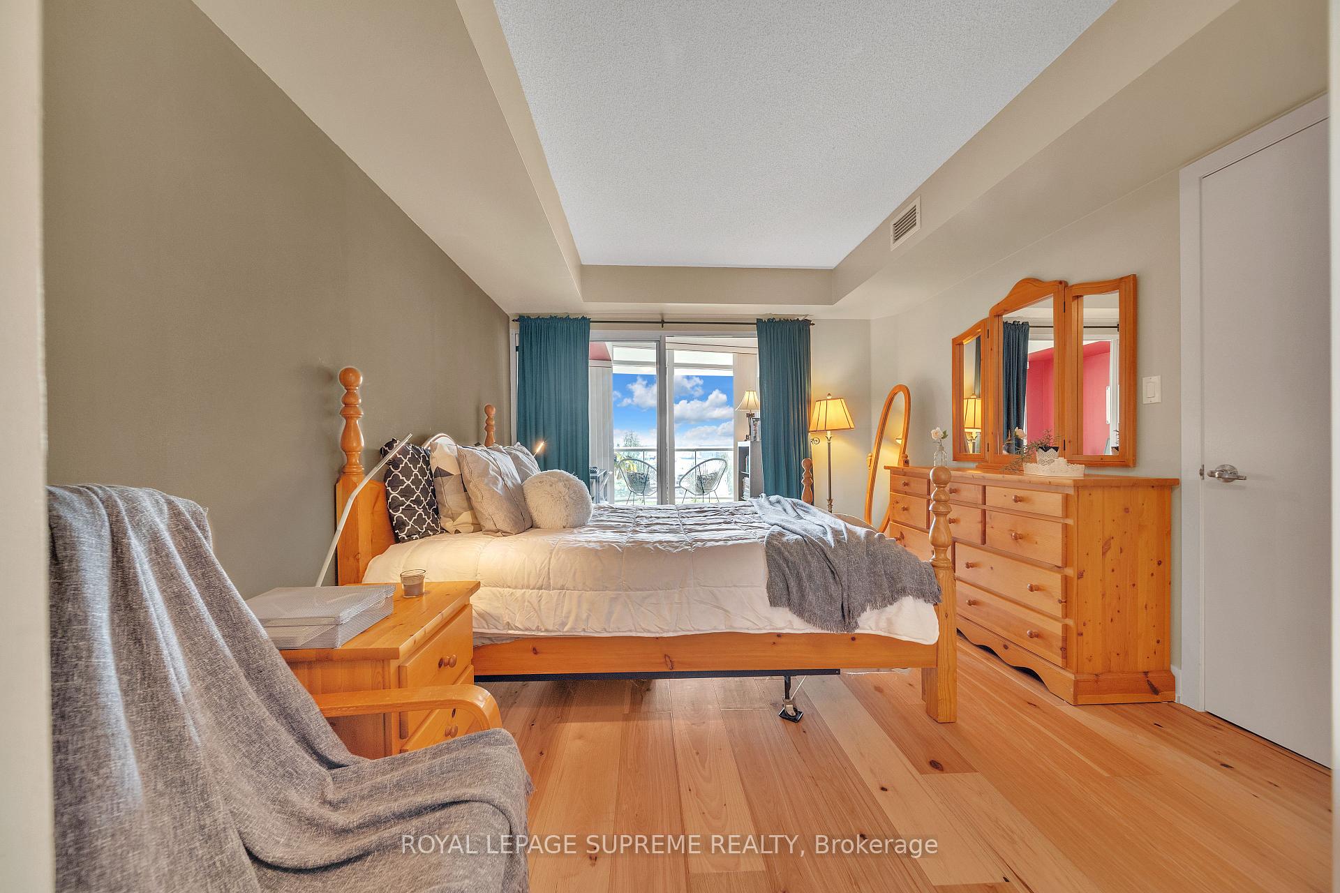 550 Queens Quay W 416