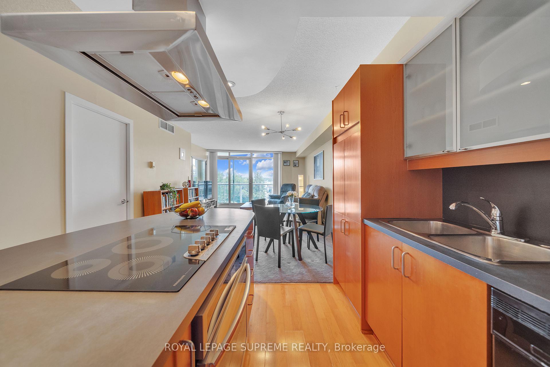 550 Queens Quay W 416