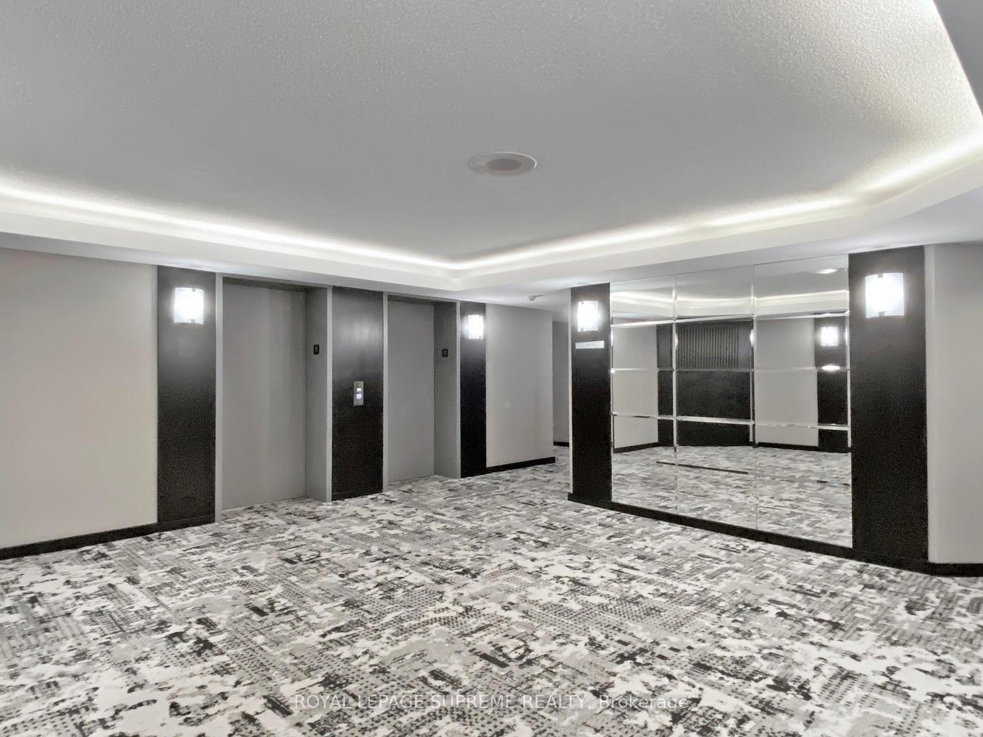 10 Queens Quay W 2210