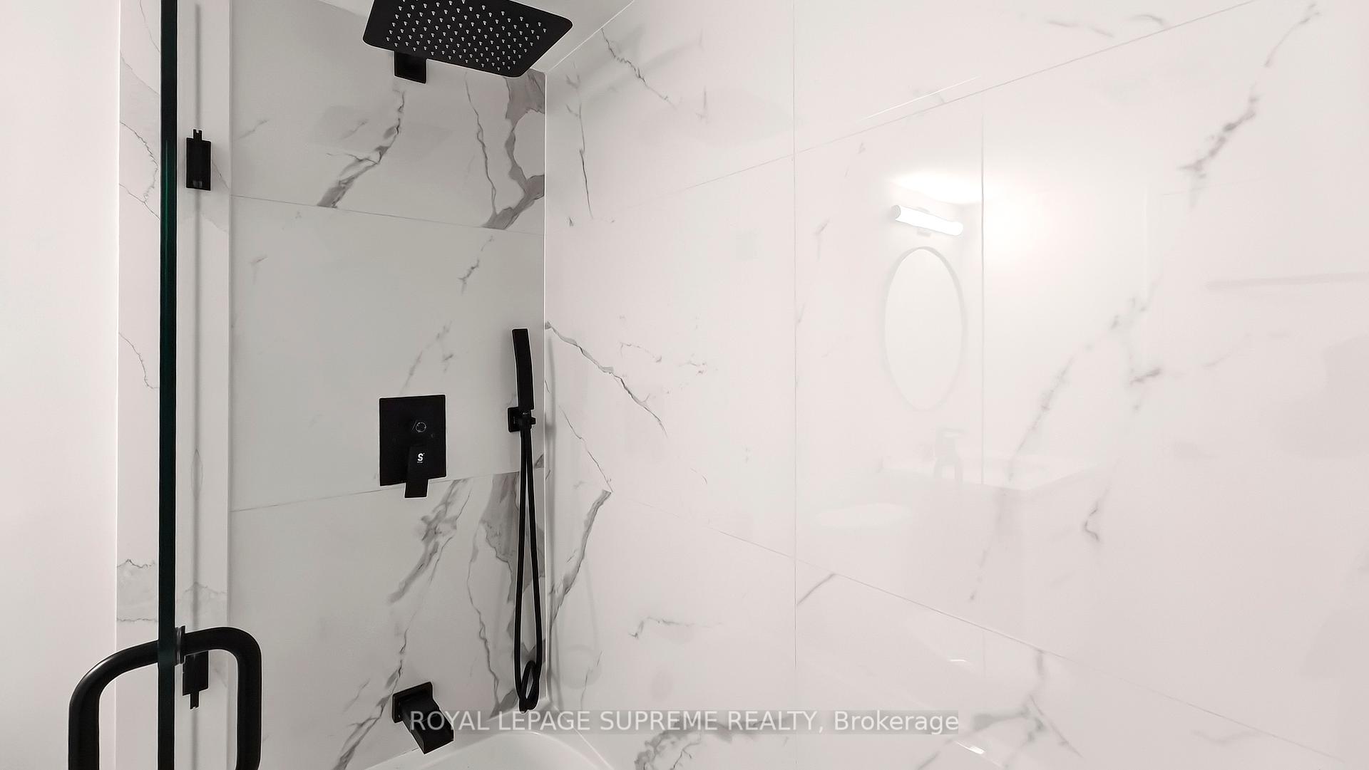 10 Queens Quay W 2210