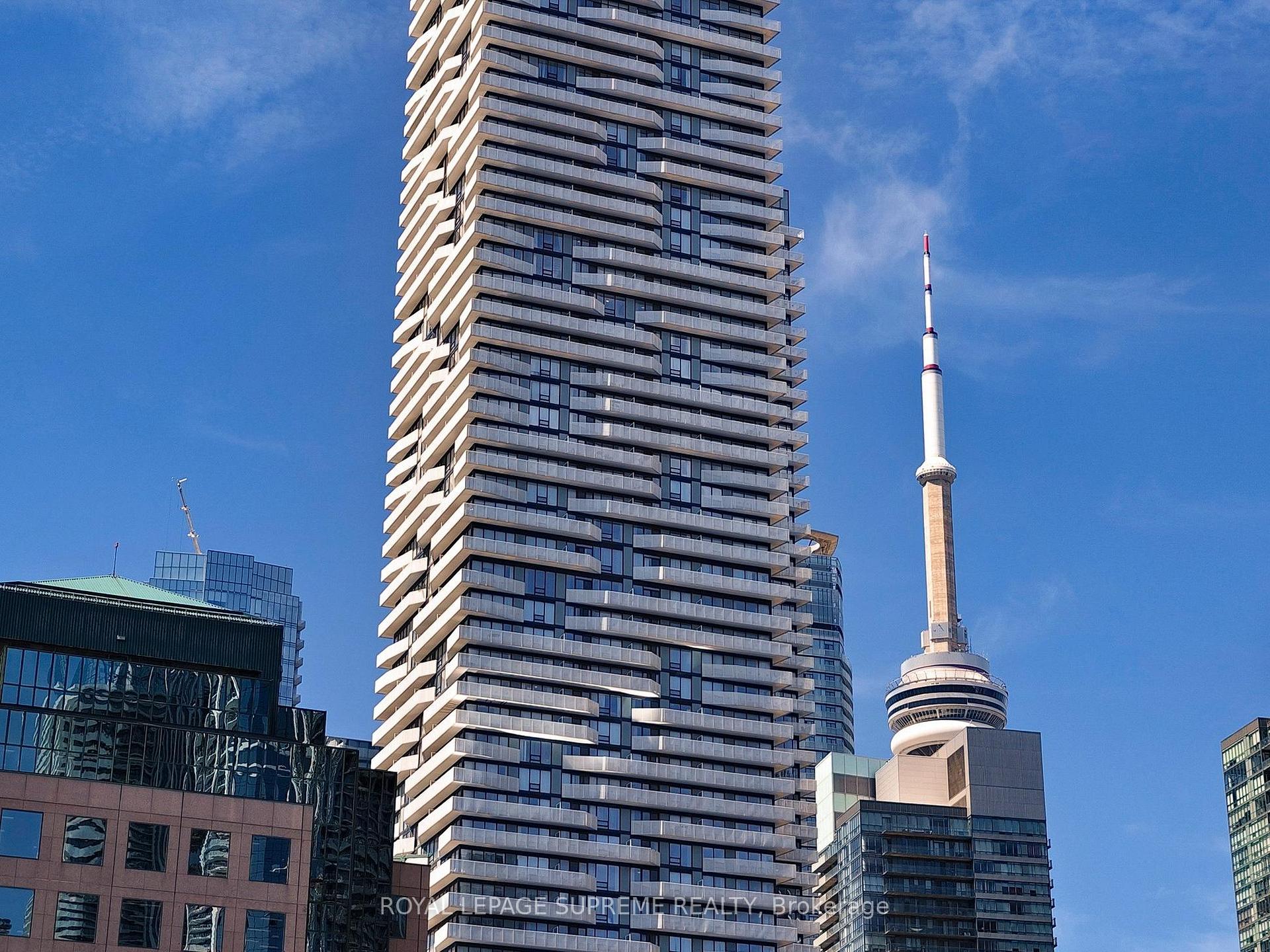 10 Queens Quay W 2210