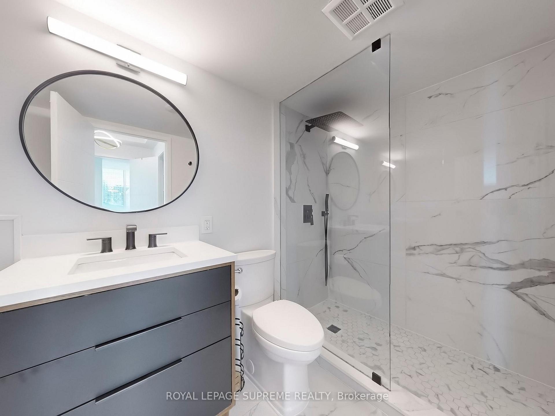 10 Queens Quay W 2210