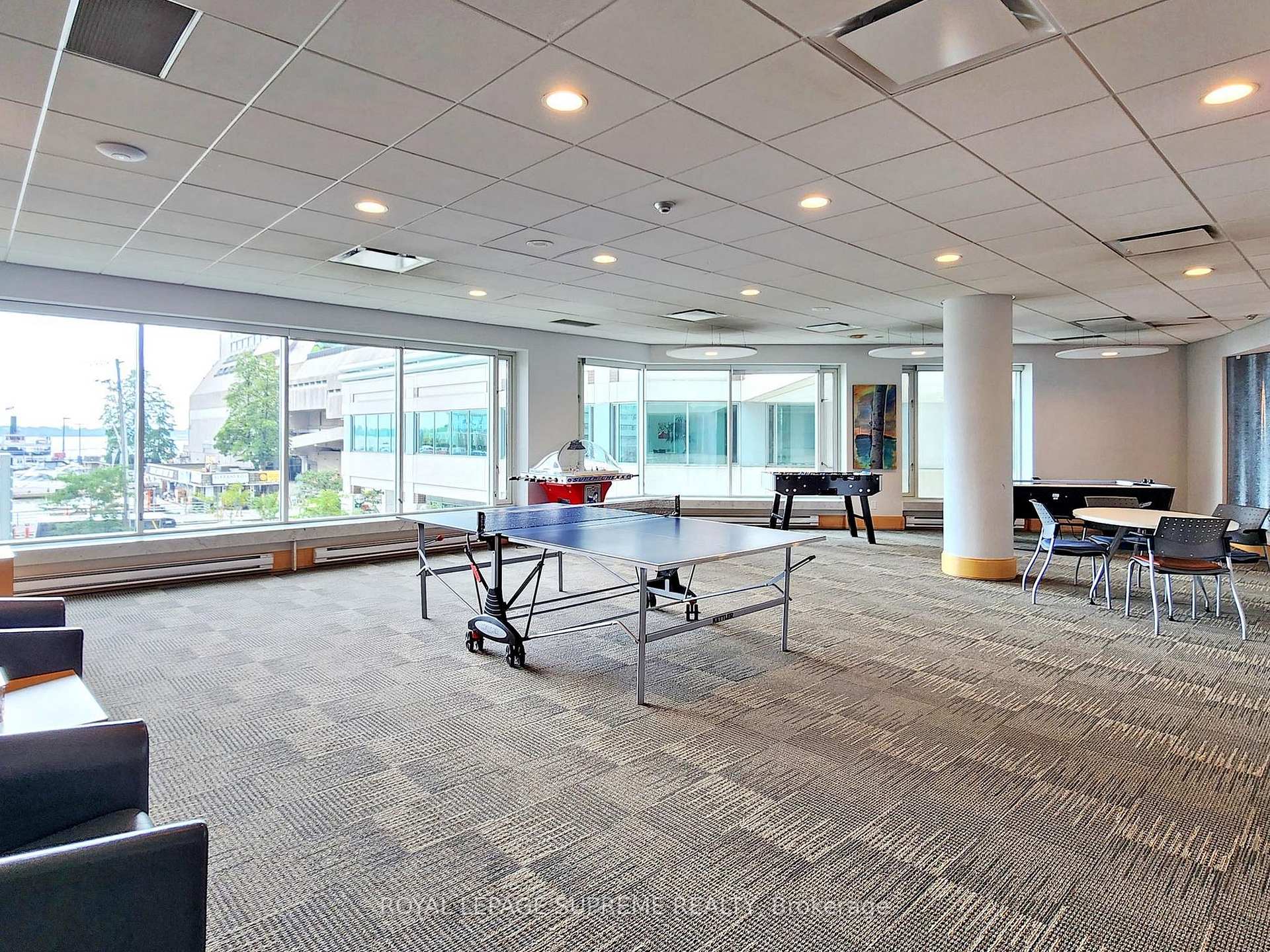 10 Queens Quay W 2210