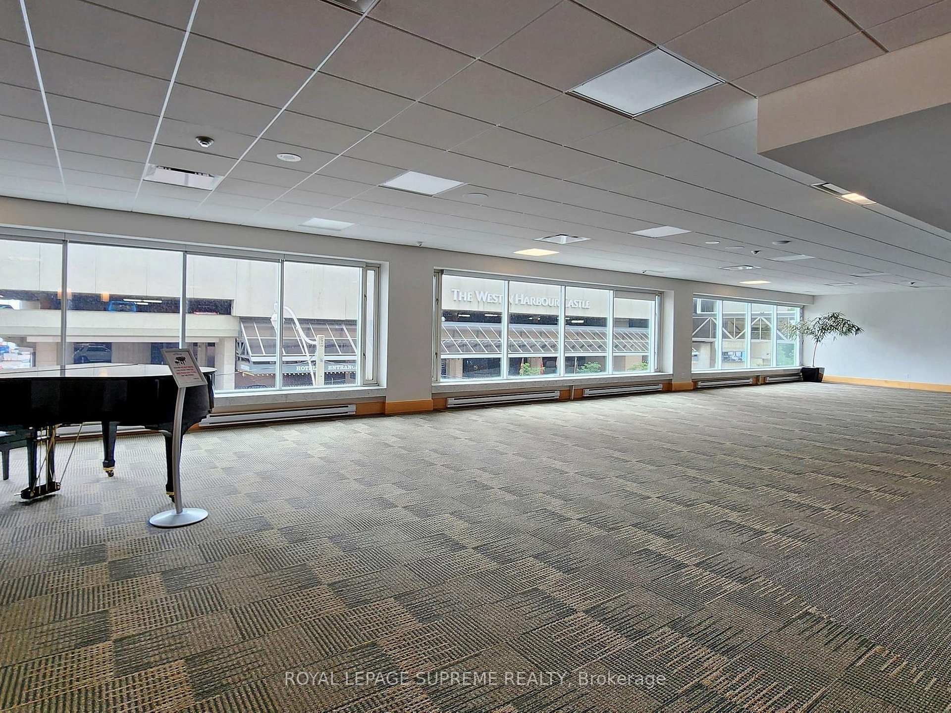 10 Queens Quay W 2210