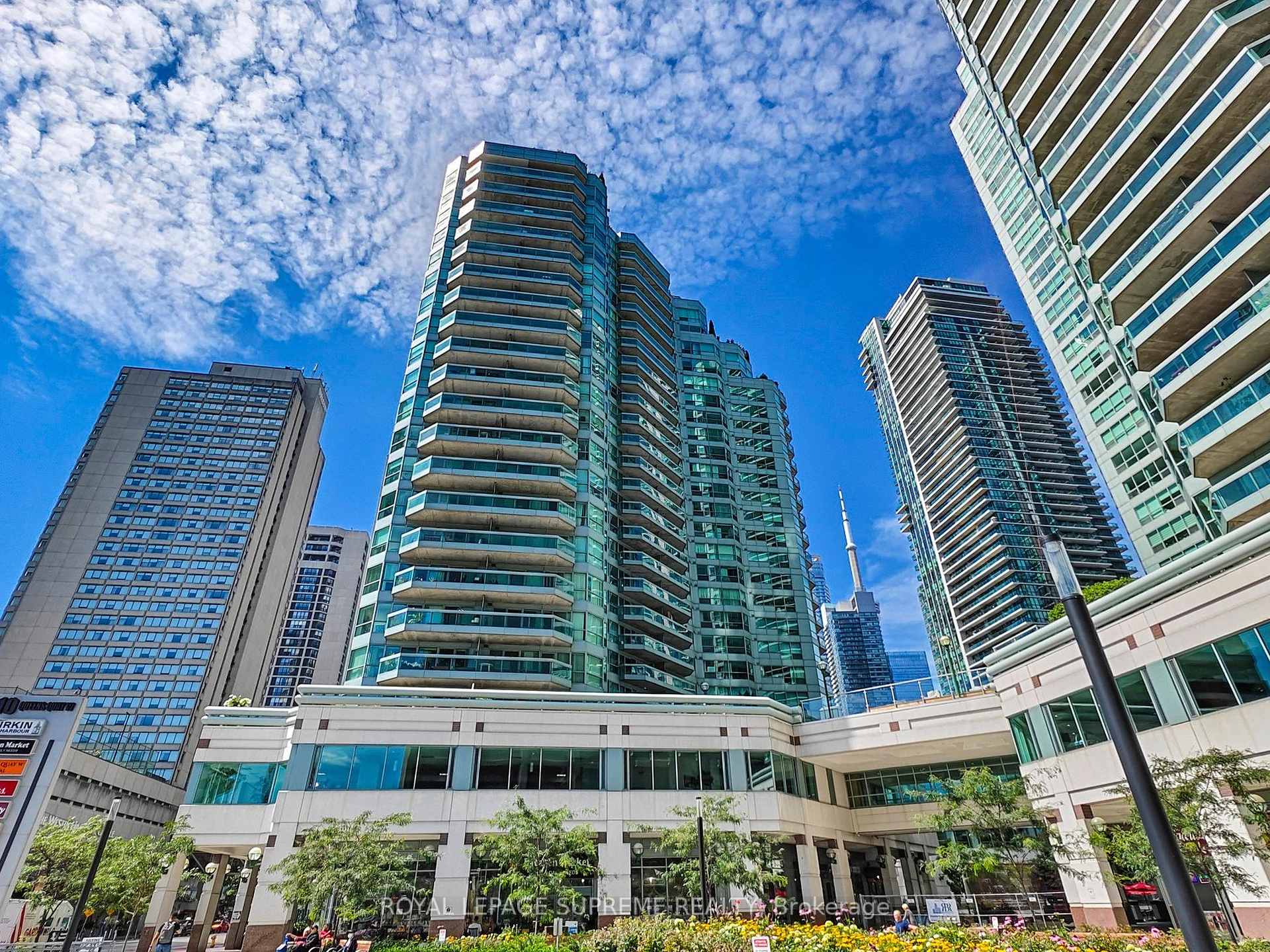 10 Queens Quay W 2210