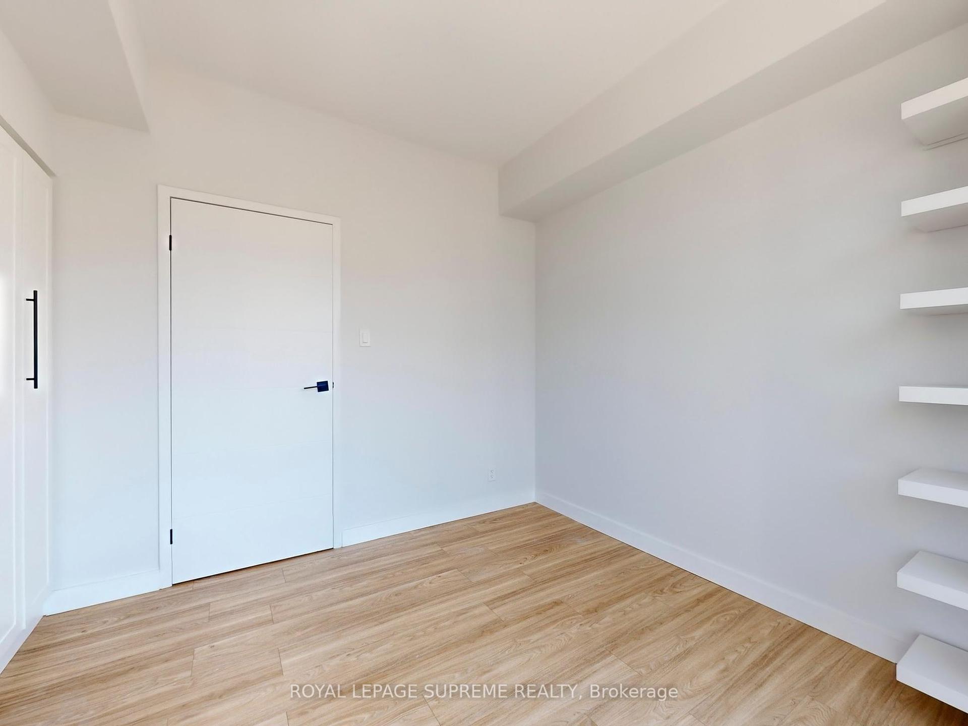 10 Queens Quay W 2210